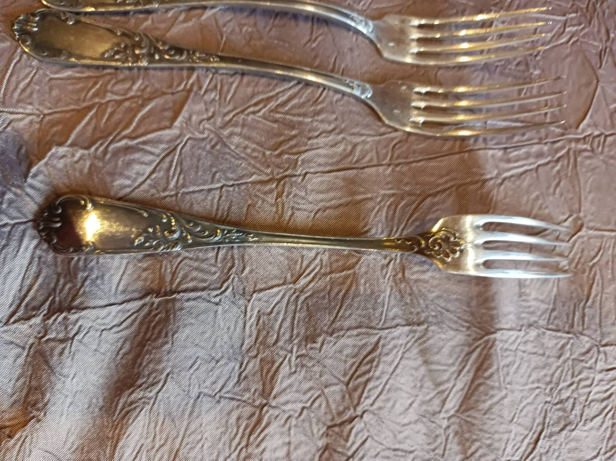 5 silver forks