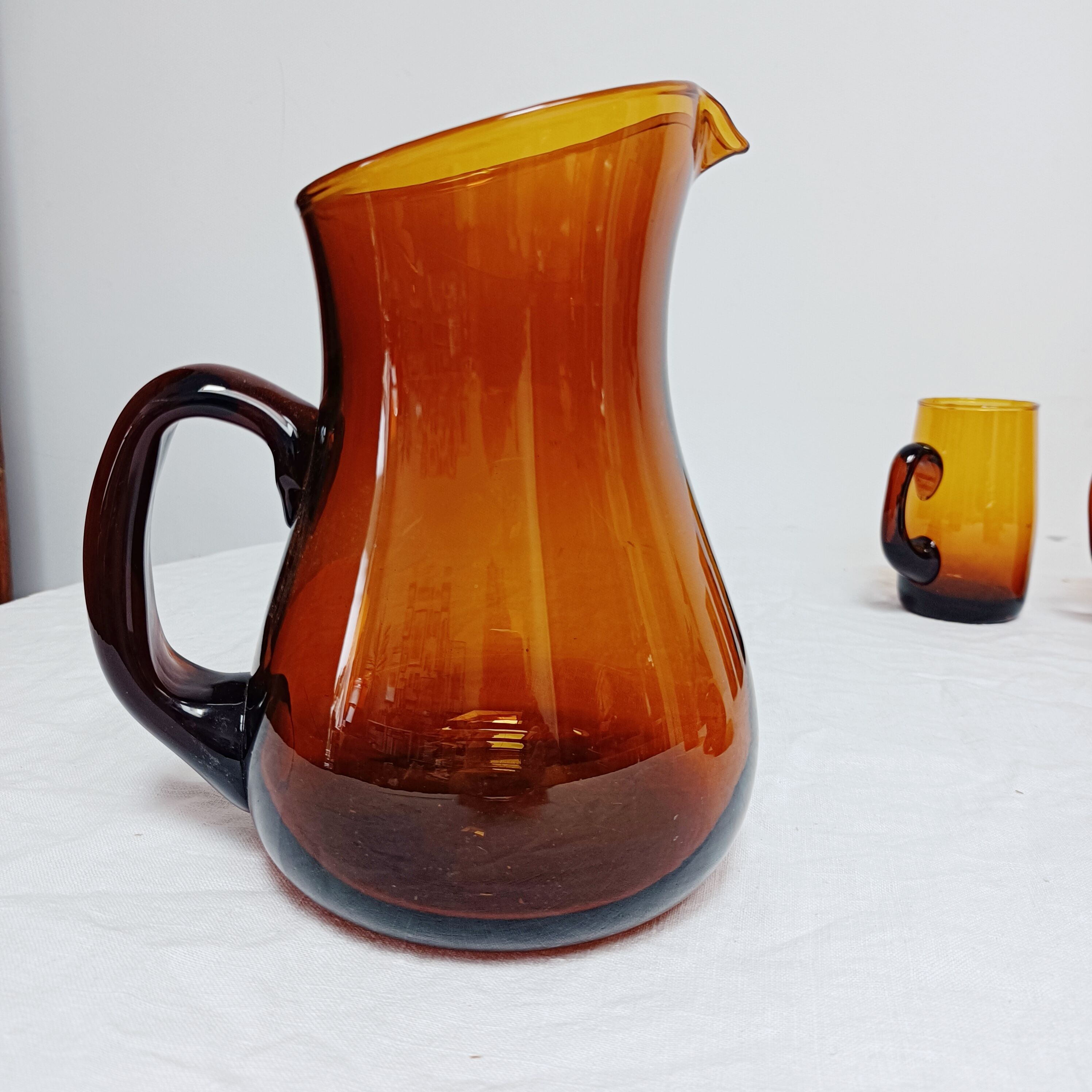 Amber glass decanter and its 5 glasses