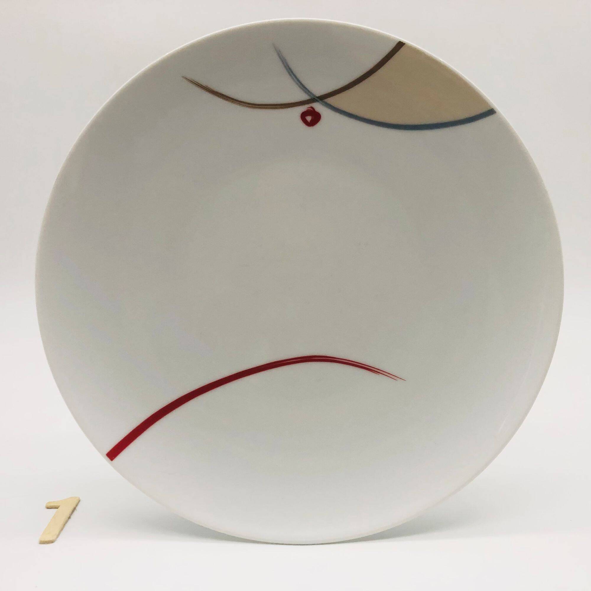 6 porcelain dessert plates. Guy Degrenne.