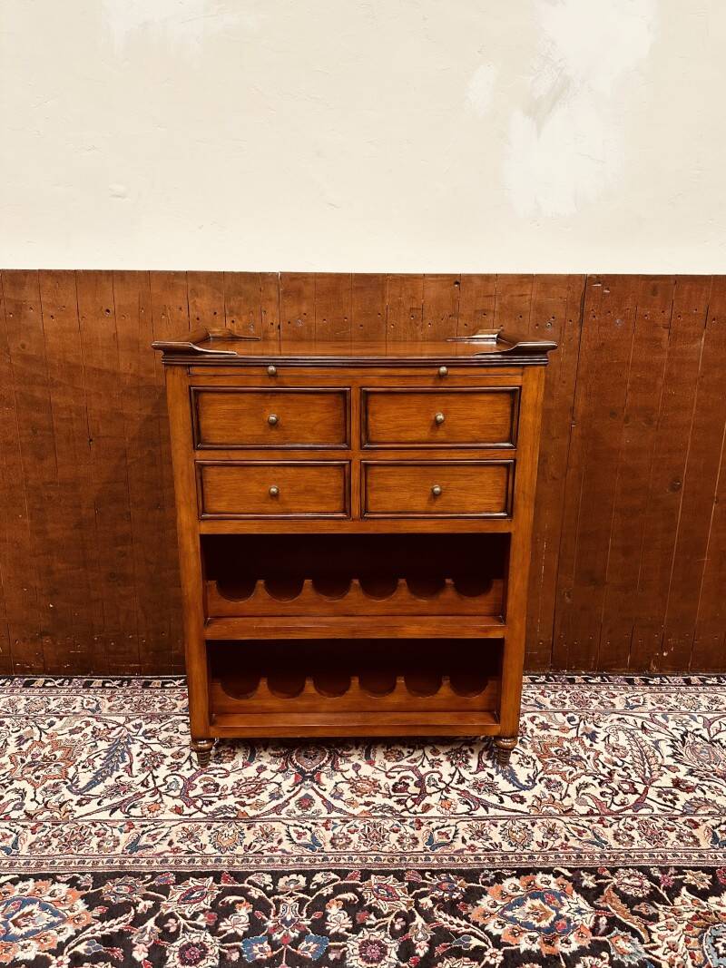 Armoire à vin anglaise classique