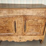 Buffet Louis XV en loupe de frêne/orme, XVIIIe siècle