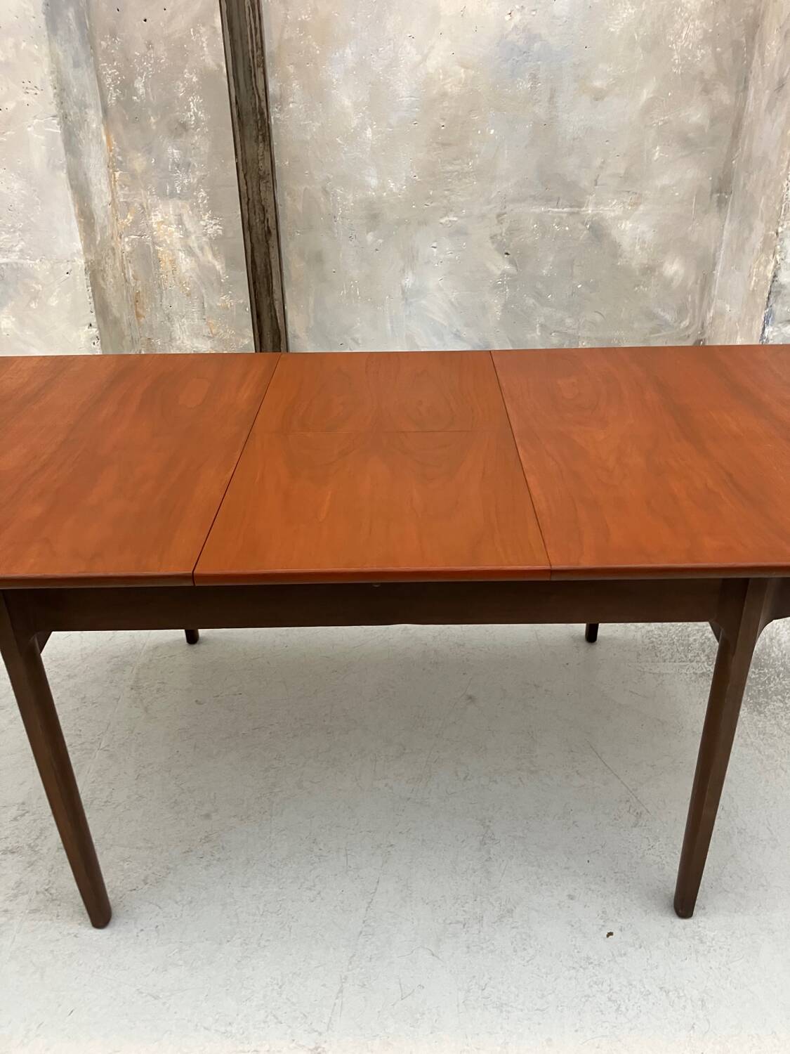 Table scandinave extensible vintage en teck