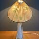 Lampe de table en verre blanc, années 60
