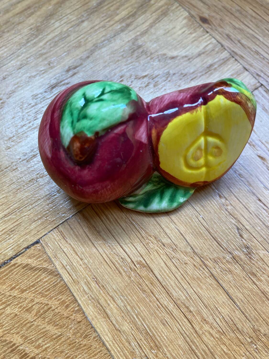 Ceramic fruit knife holder