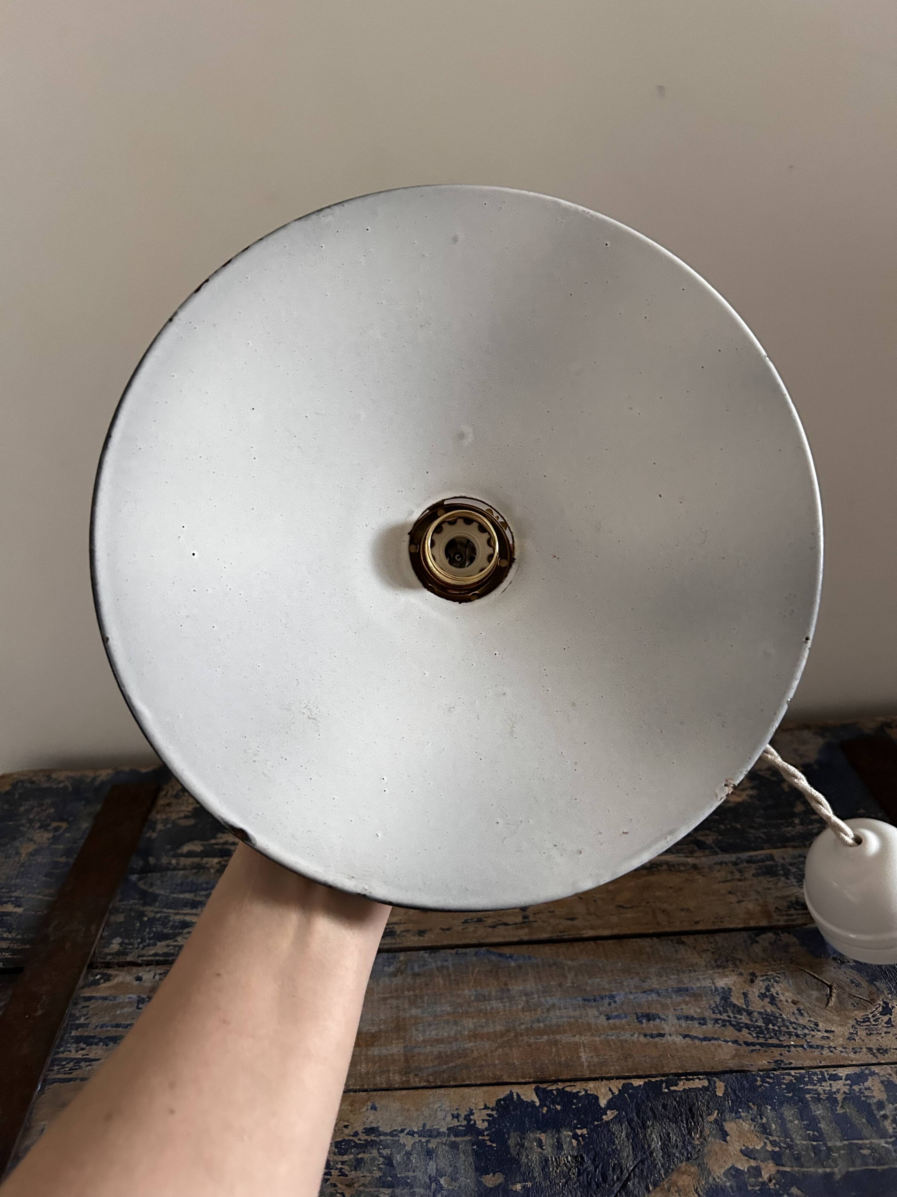 Enamelled sheet metal pendant light