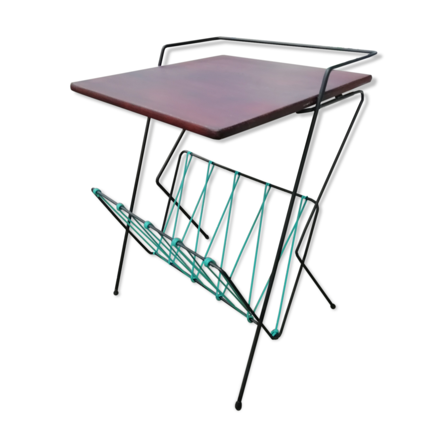 Scoubidou/couch tip magazine door