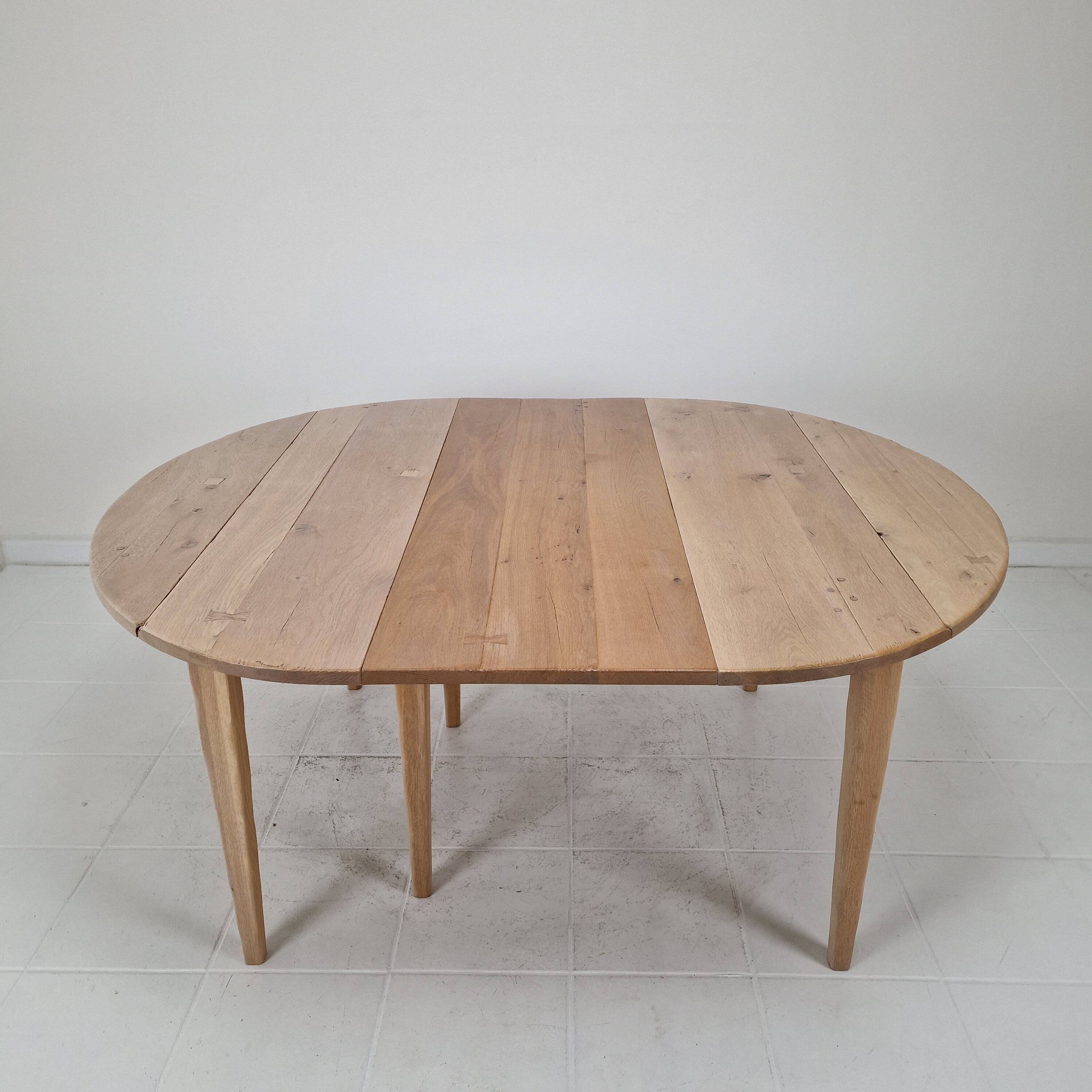 Extendable Solid Oak Dining Table with 2 Leaves
