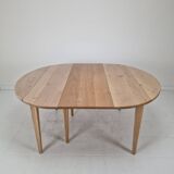 Extendable Solid Oak Dining Table with 2 Leaves