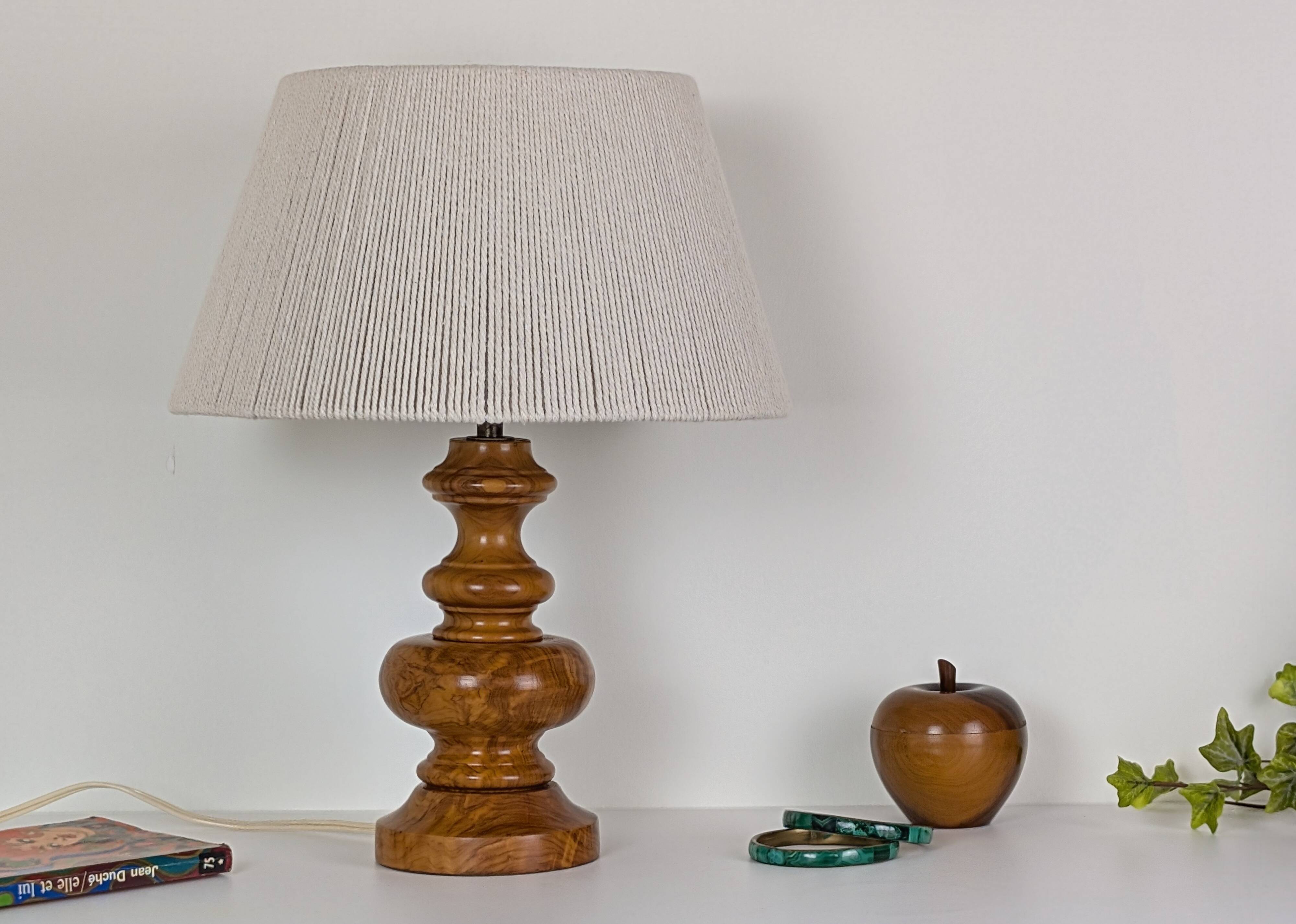 Lampe en bois tourné