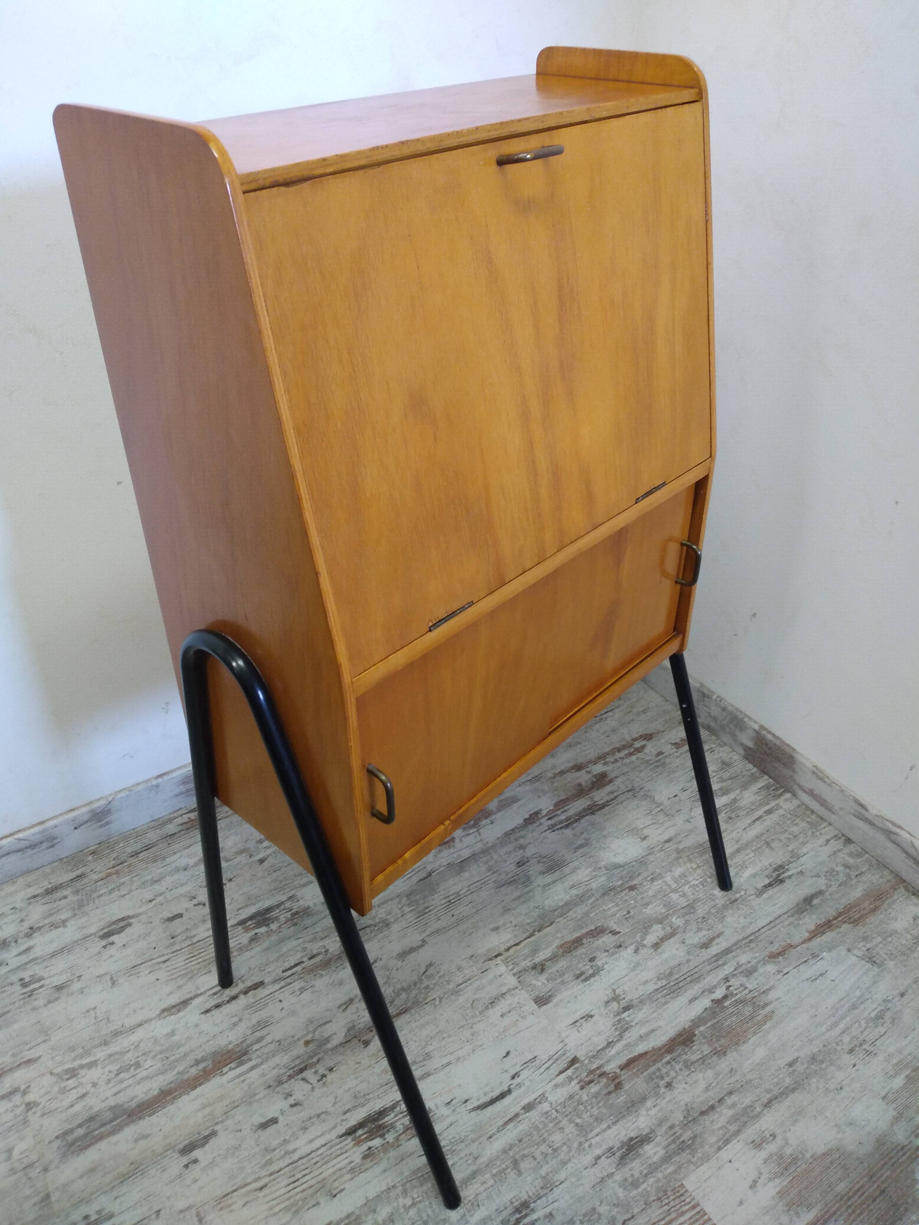 Scandinavian secretary