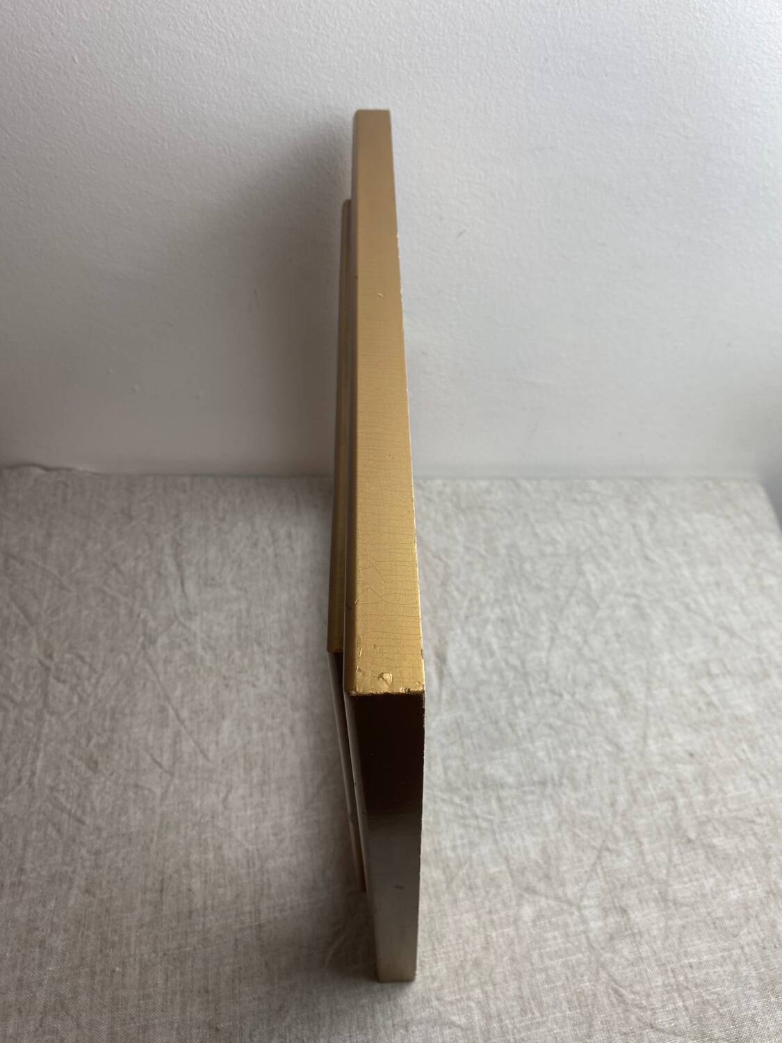 Two-tone wooden frame