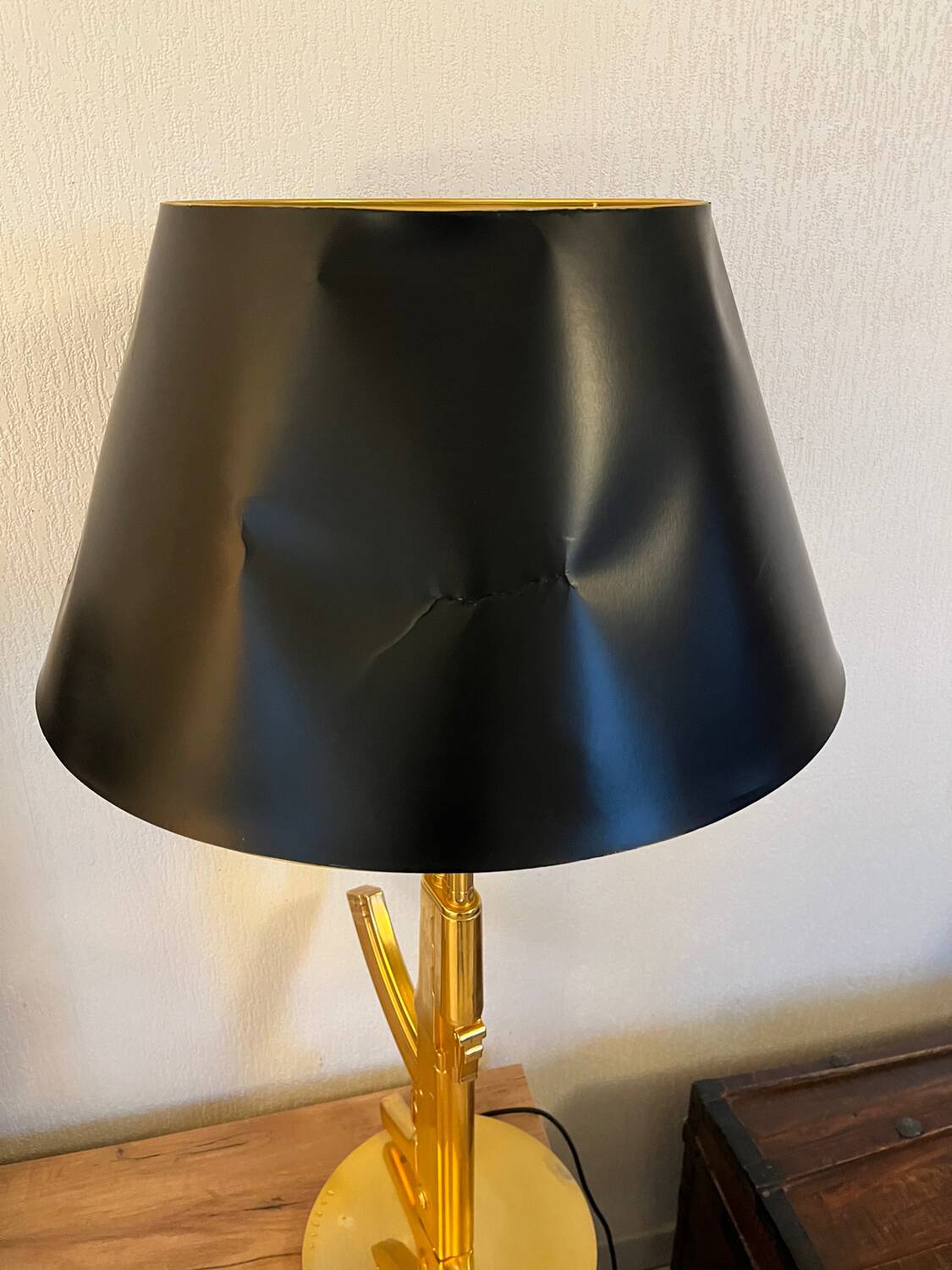 Starck gun lamp for flos