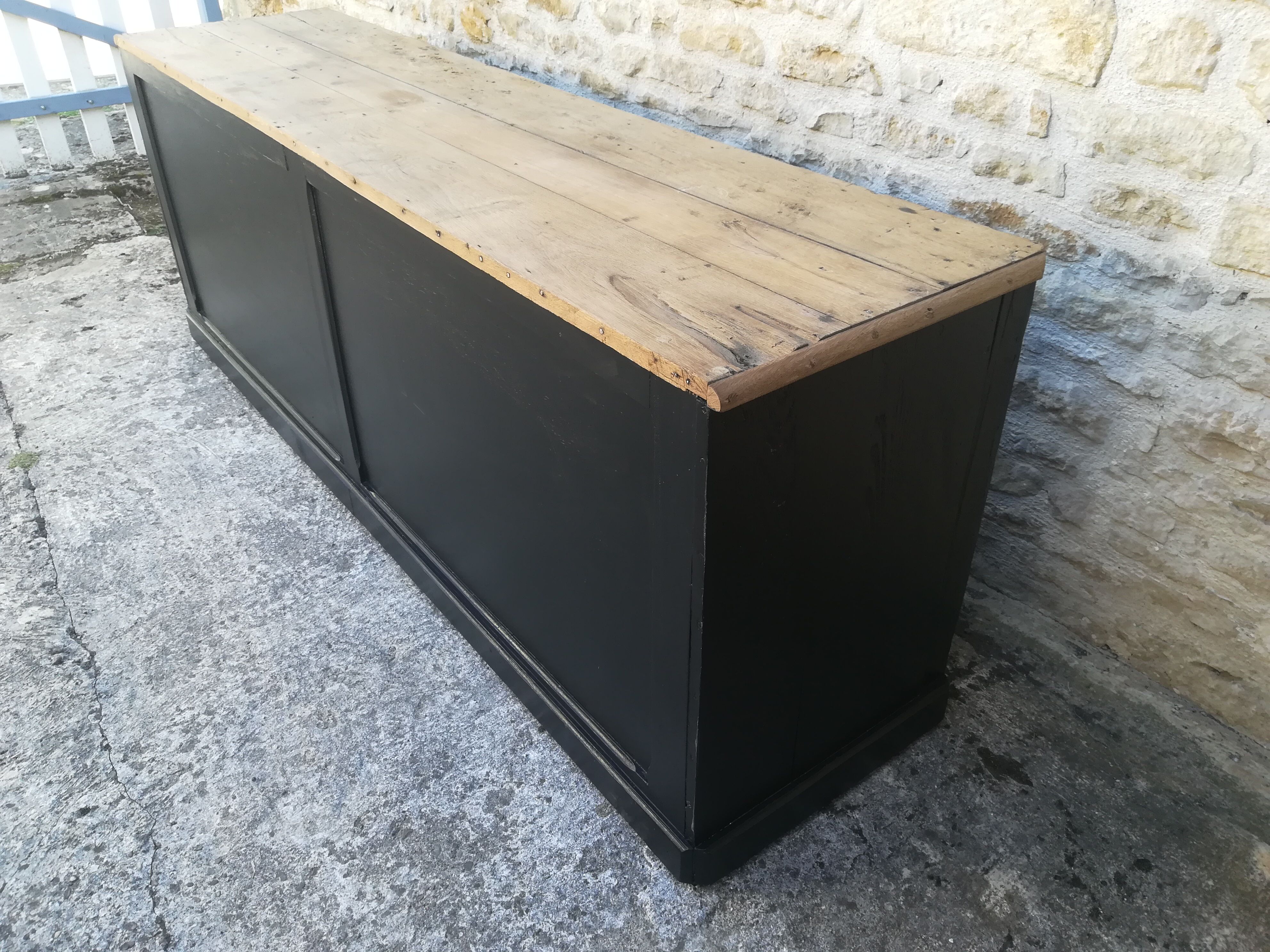 Counter 4 sliding doors