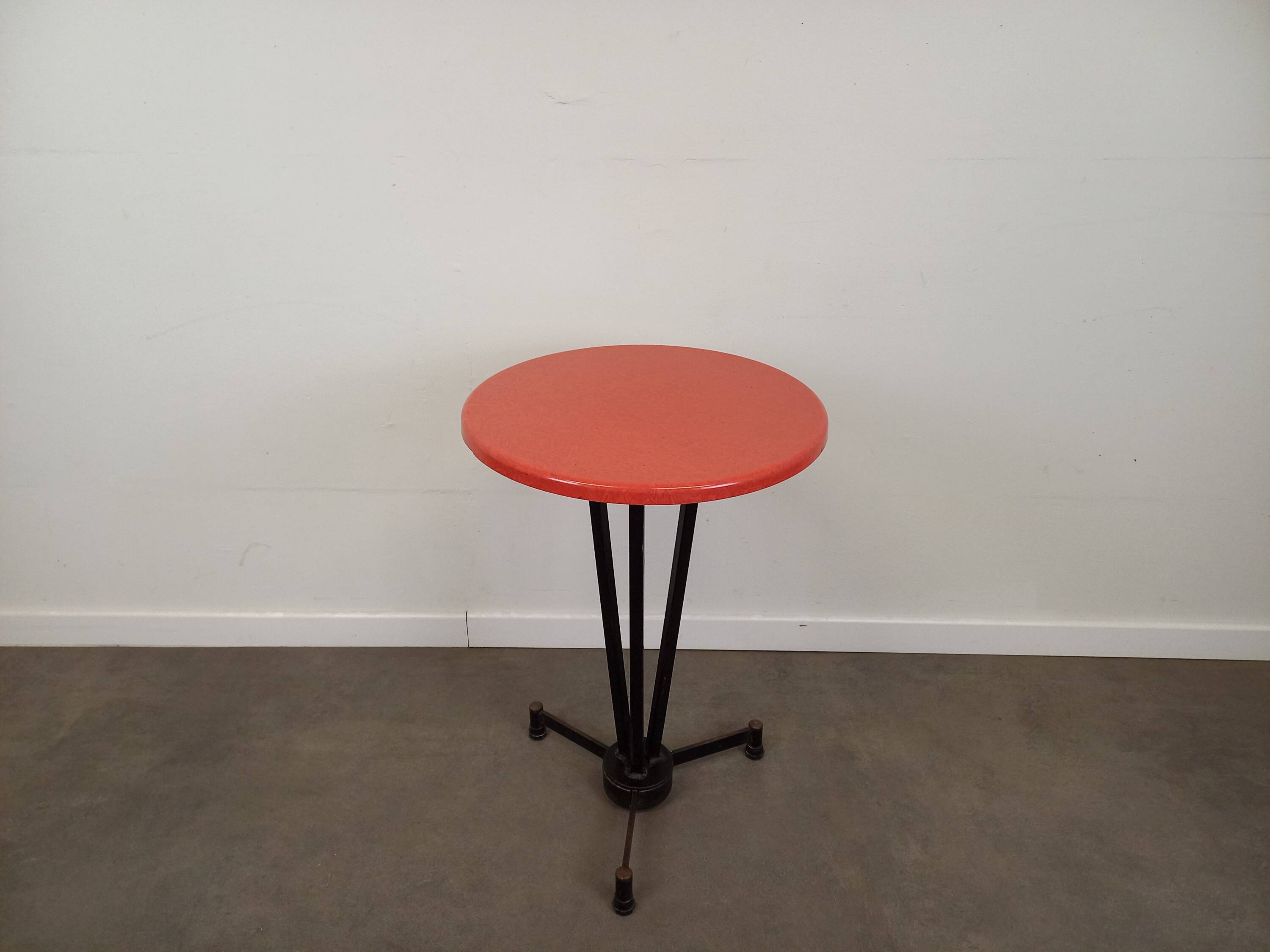 1950s Parisian bistro pedestal table