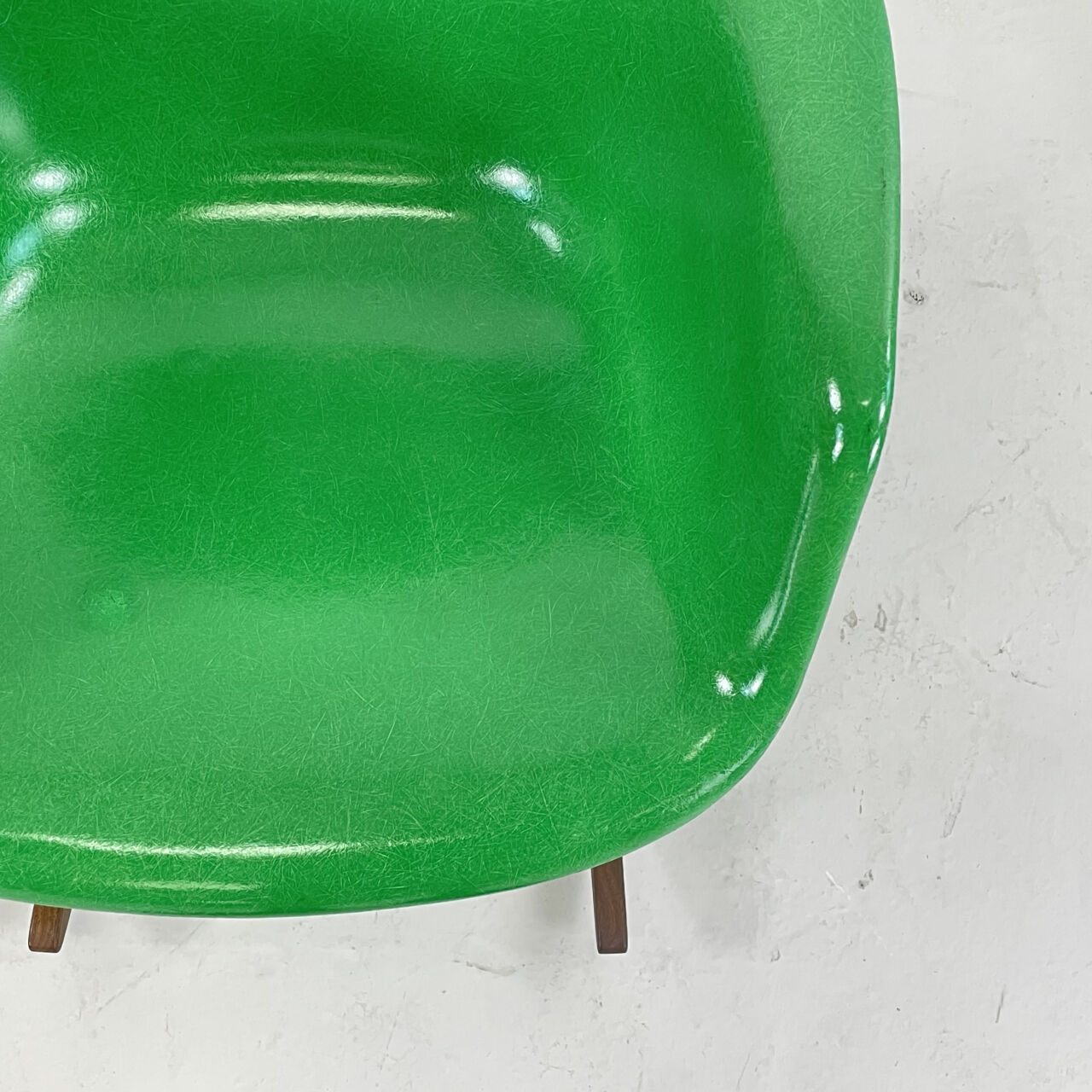 Fauteuil à bascule Eames Herman Miller RAR vert Kelly