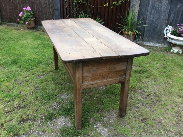 Table de ferme à panneaux à pieds fuseaux en chêne. ( dite table de laiterie )