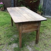 Table de ferme à panneaux à pieds fuseaux en chêne. ( dite table de laiterie )