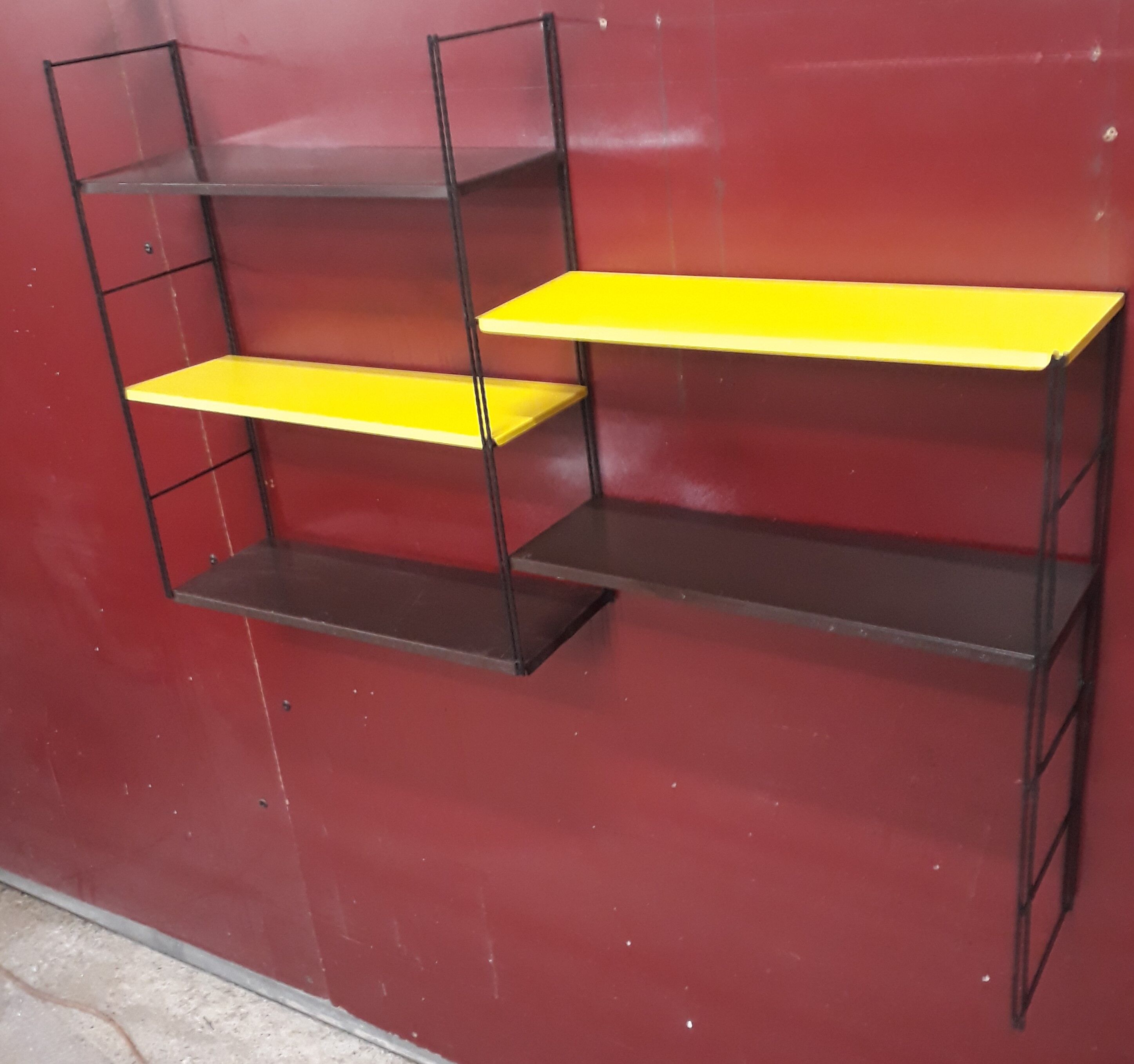 3 studs with 5 tablets, yellow and brown 97x90cm