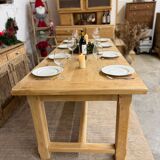 Extendable farmhouse table in solid oak