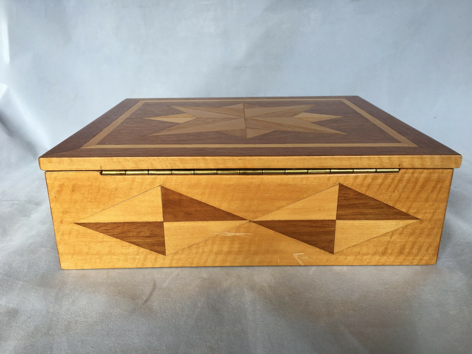 1940 marquetry box with 3 compartments geometric star