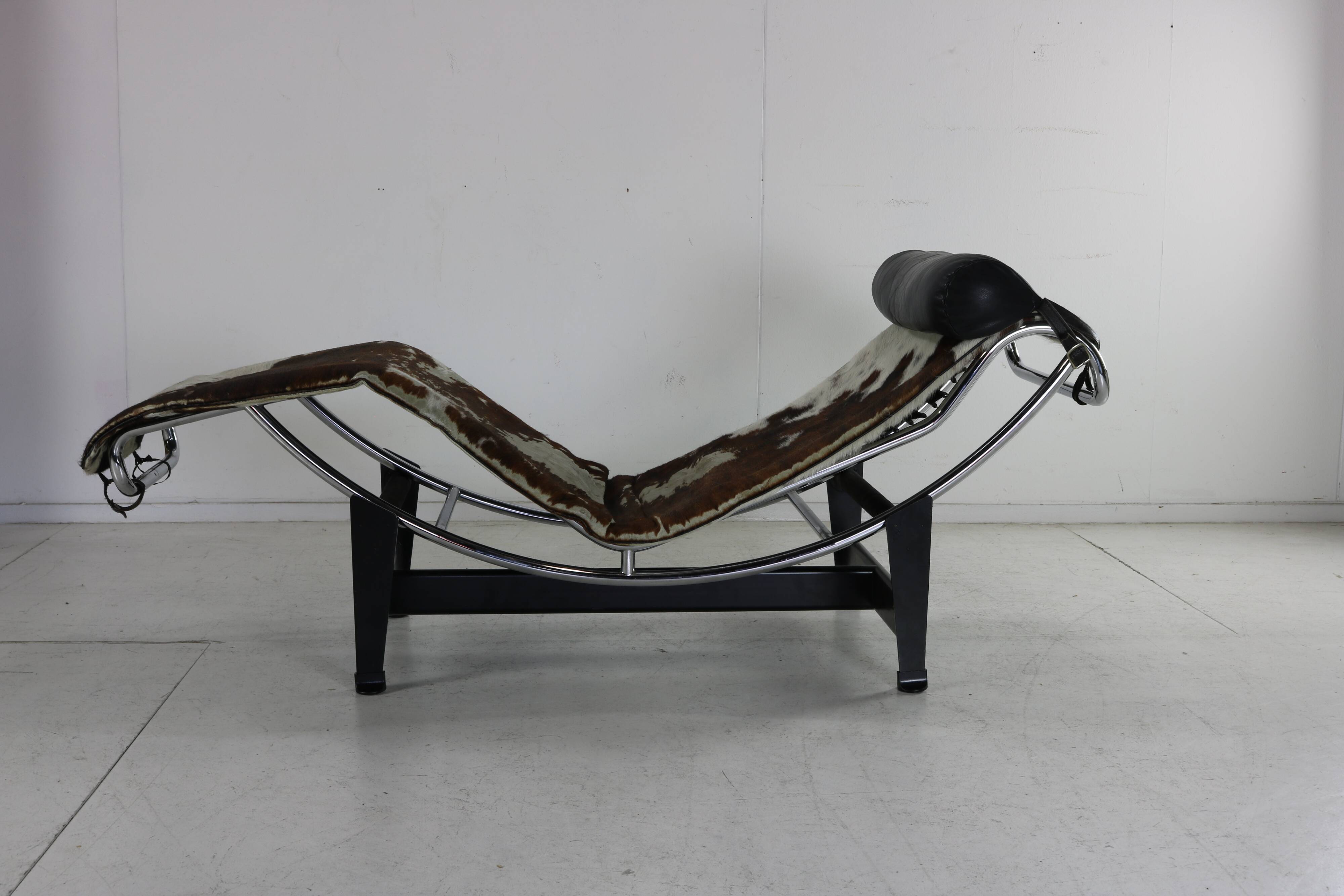 Design icon chair design the LC chaise longue by Le Corbusier