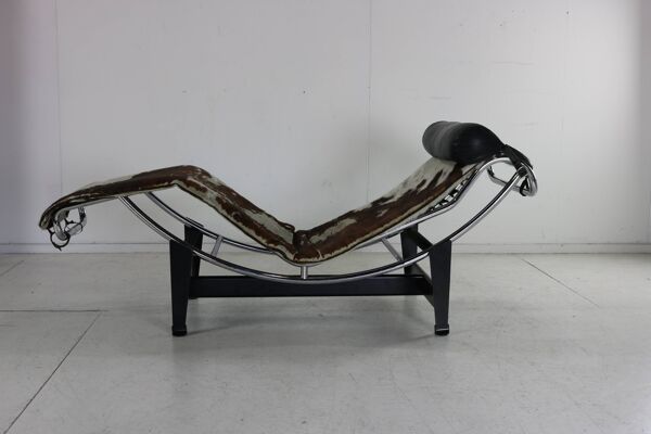 Chaise icône du design, la chaise longue LC de Le Corbusier
