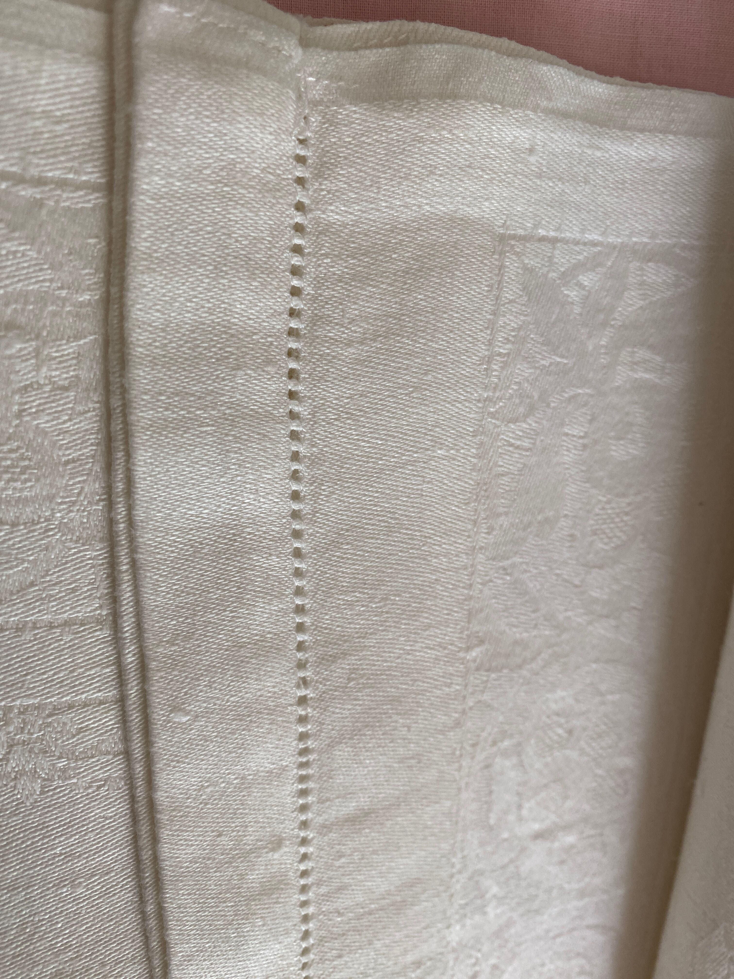Set of silk damask towels
