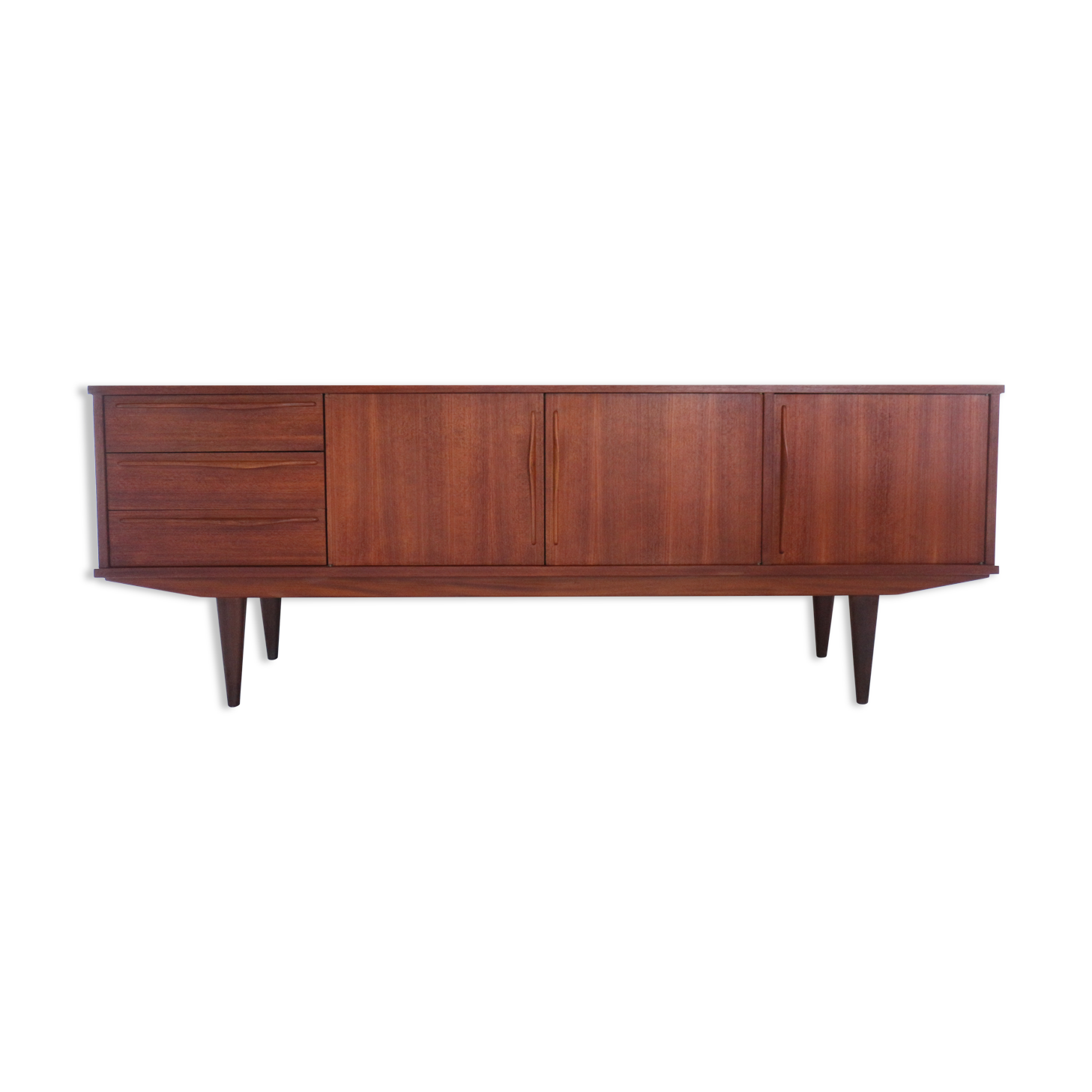 Scandinavian design in French-made teak