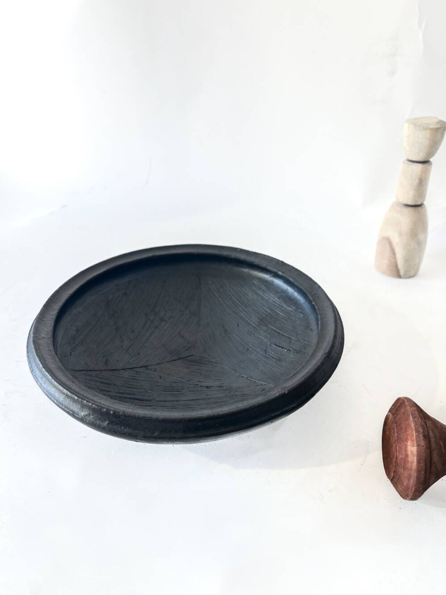 Set of "Kânâh" smoked terracotta dishes with ribbed interior | Ø 17-25-32-40 cm