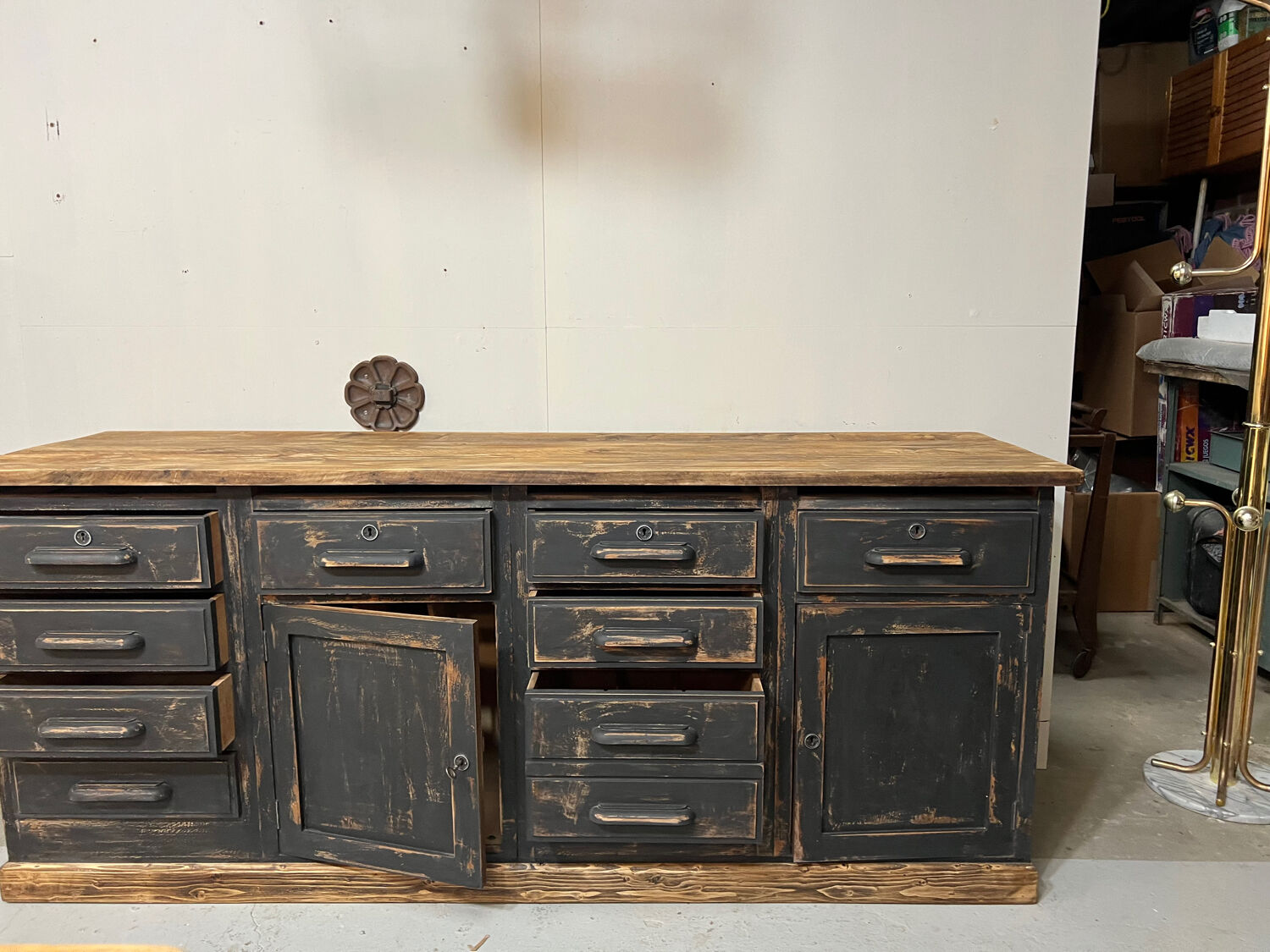 Ancien meuble d’atelier