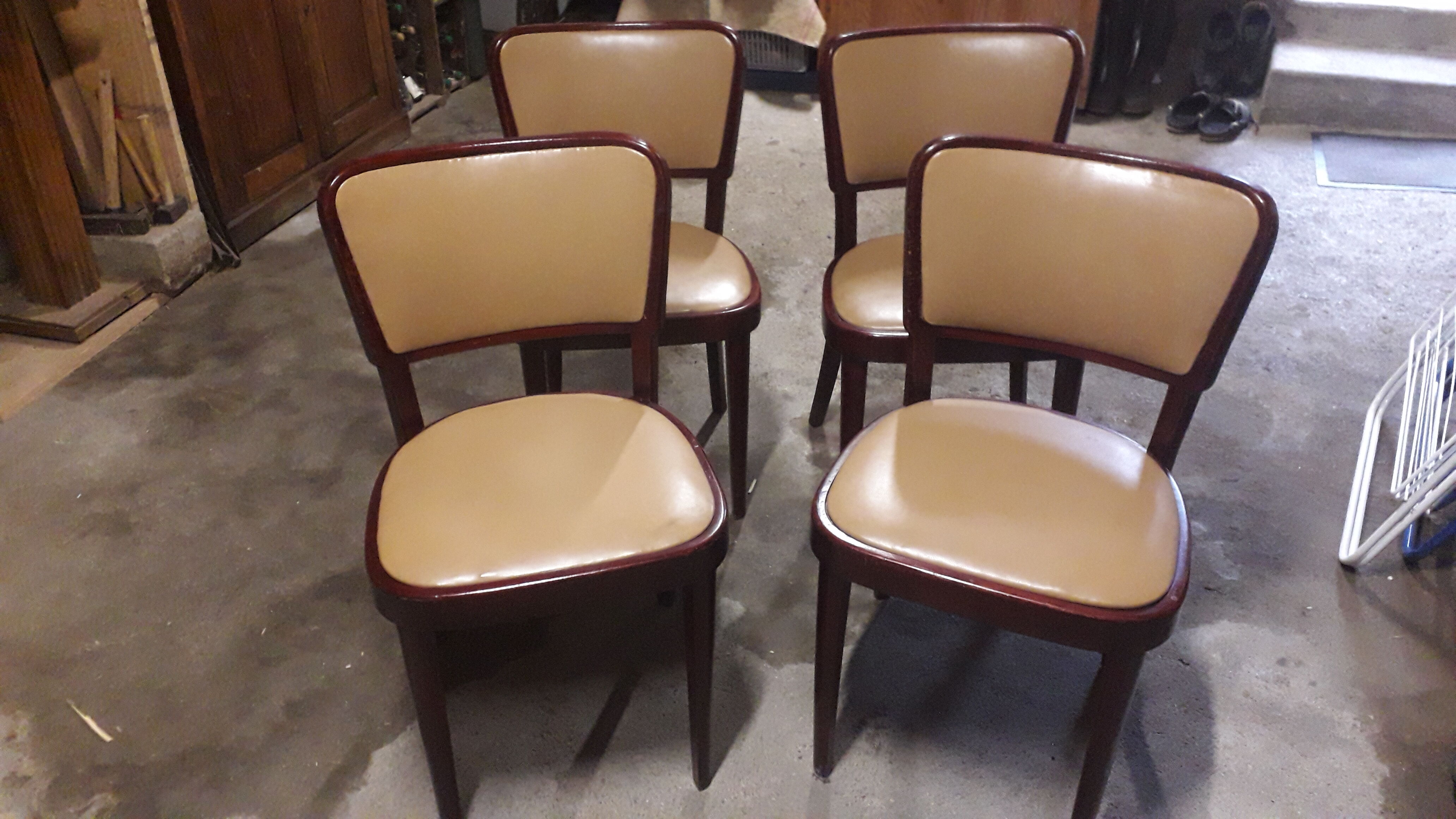 4 Thonet chairs