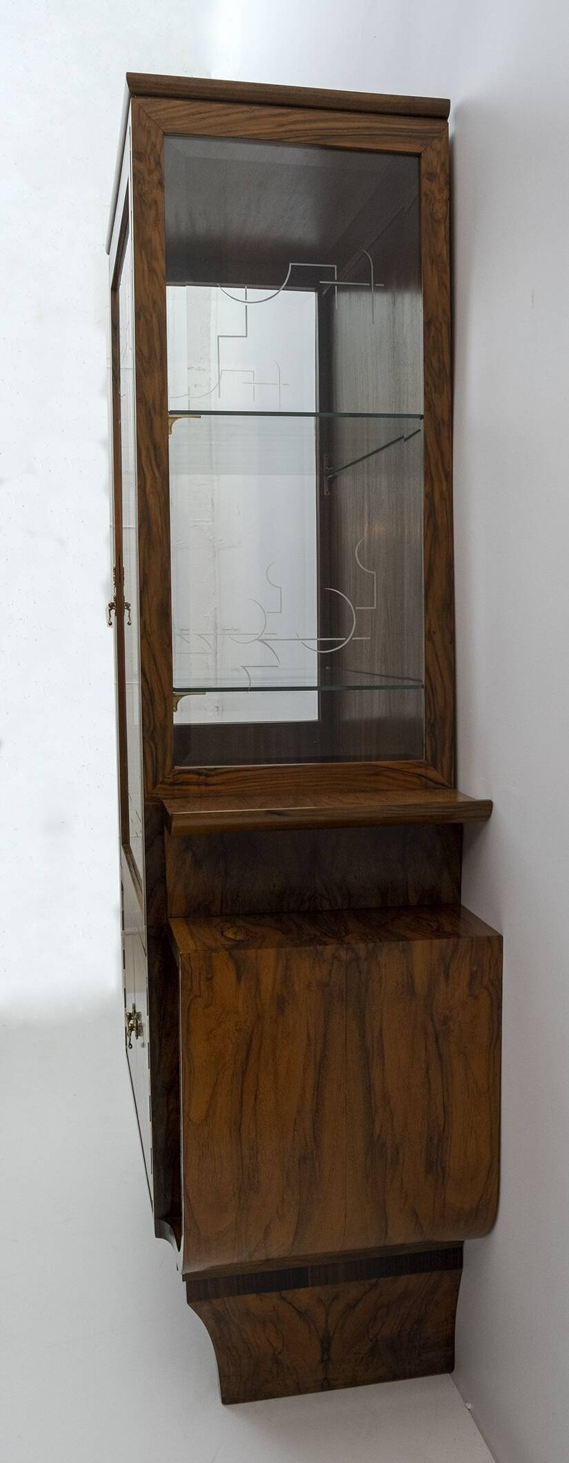 Art Dèco Italian Walnut Vitrines or Bar Display Cabinet, 1925