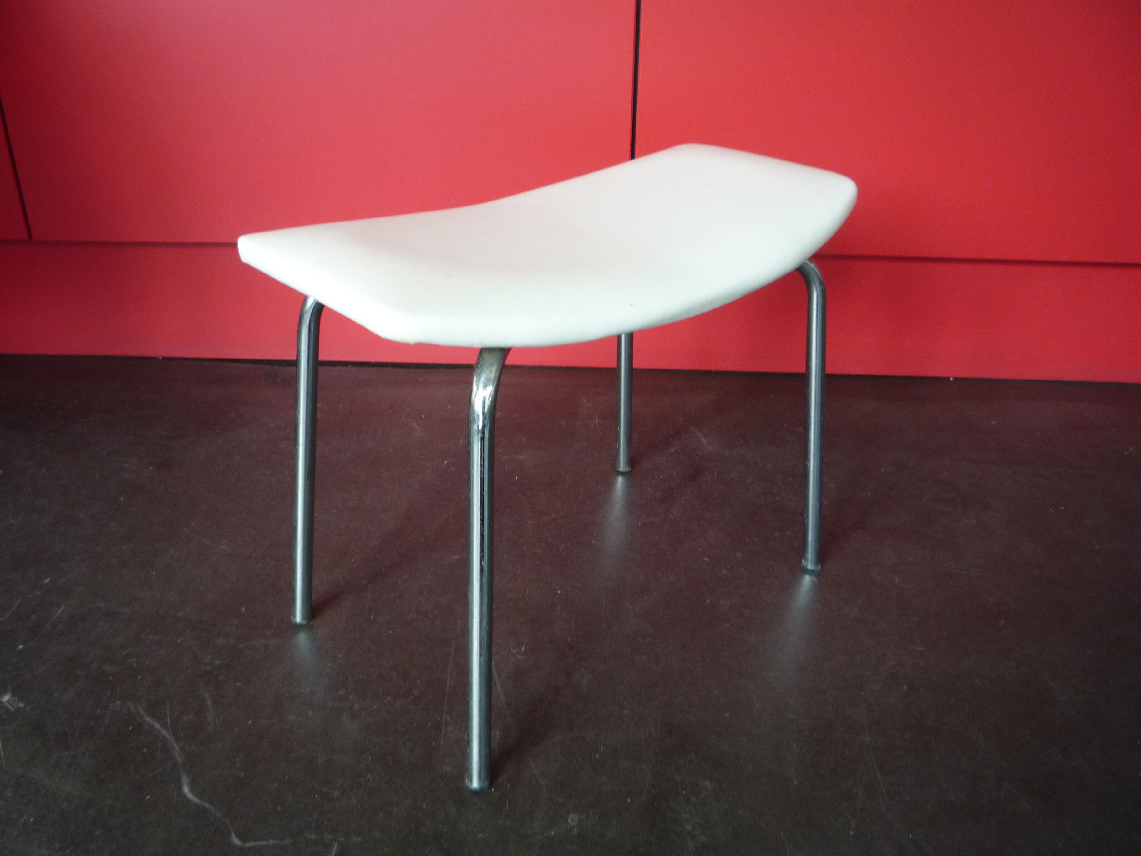 Footrest by Pierre Guariche, Meurop edition