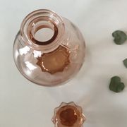 Carafe en verre rose