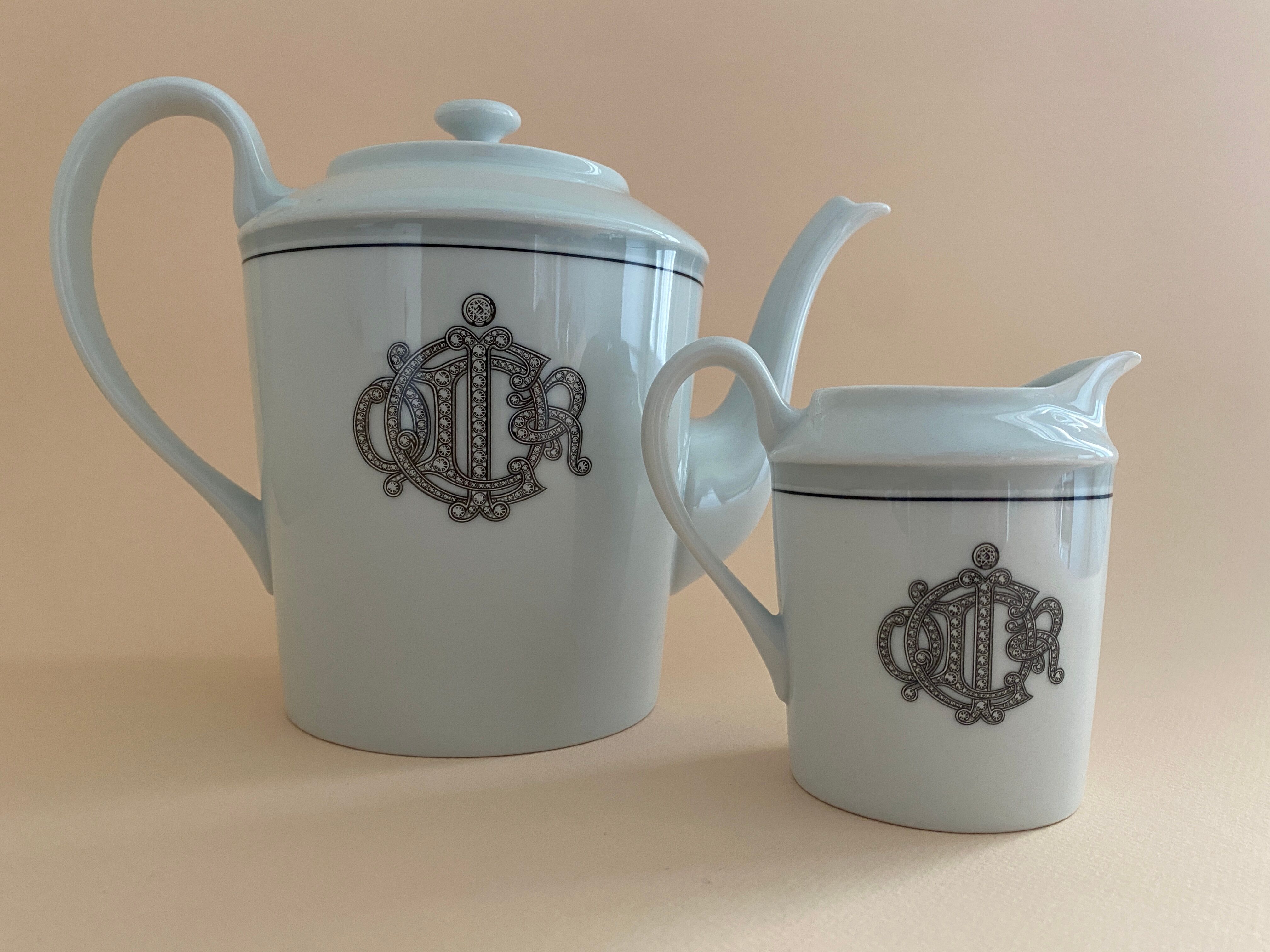 Théière et pot à lait Dior