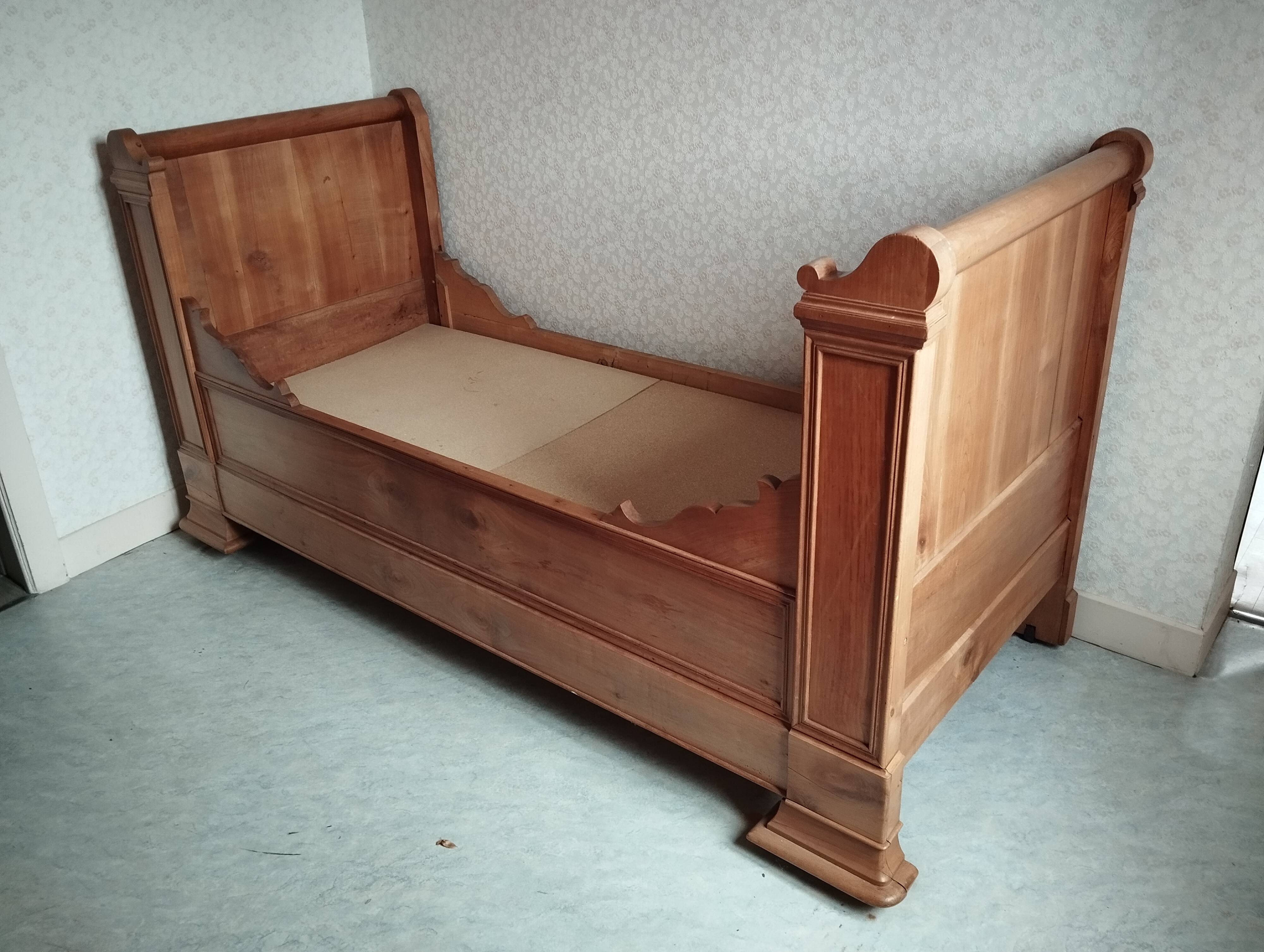 Solid wood boat bed