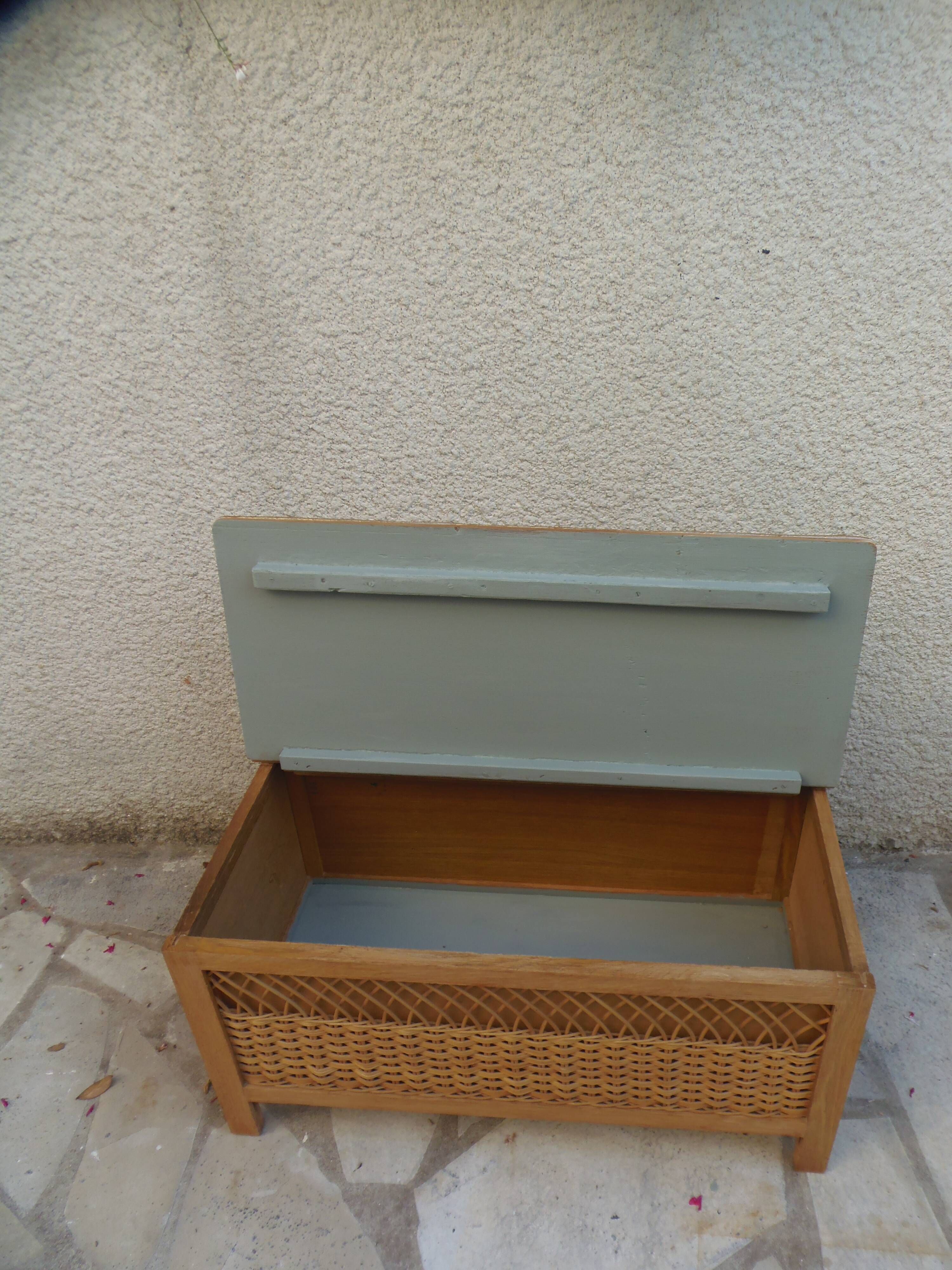 Coffre à jouets vintage en bois & rotin – une belle pièce pleine de charme