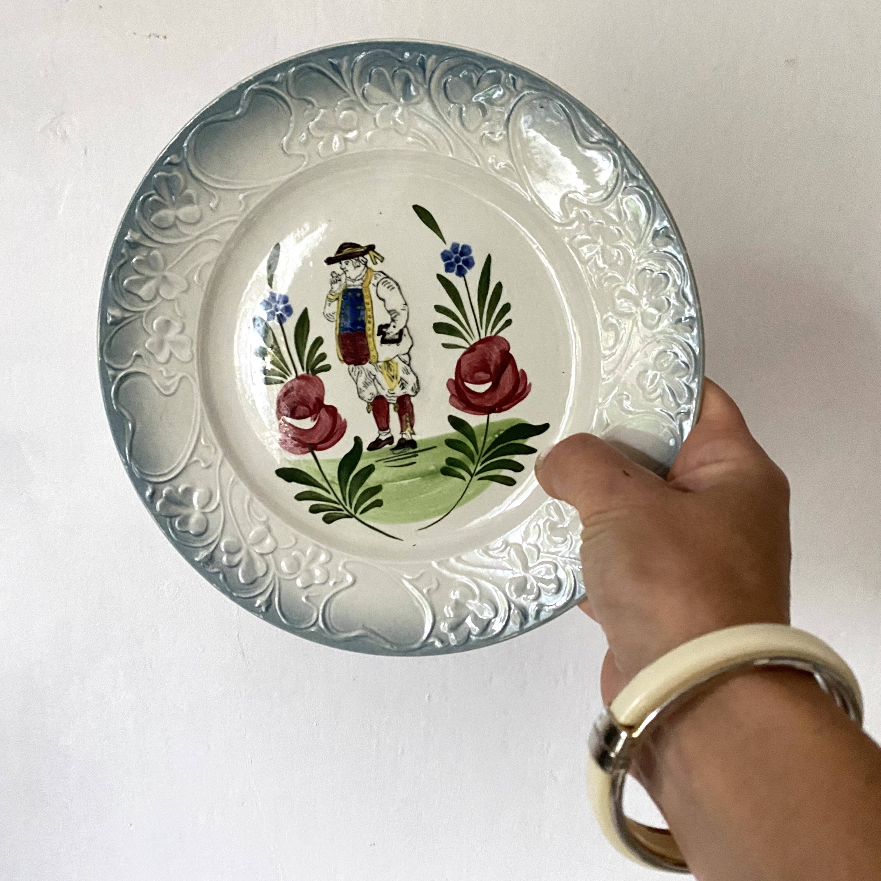 St amand Breton plates, Breton