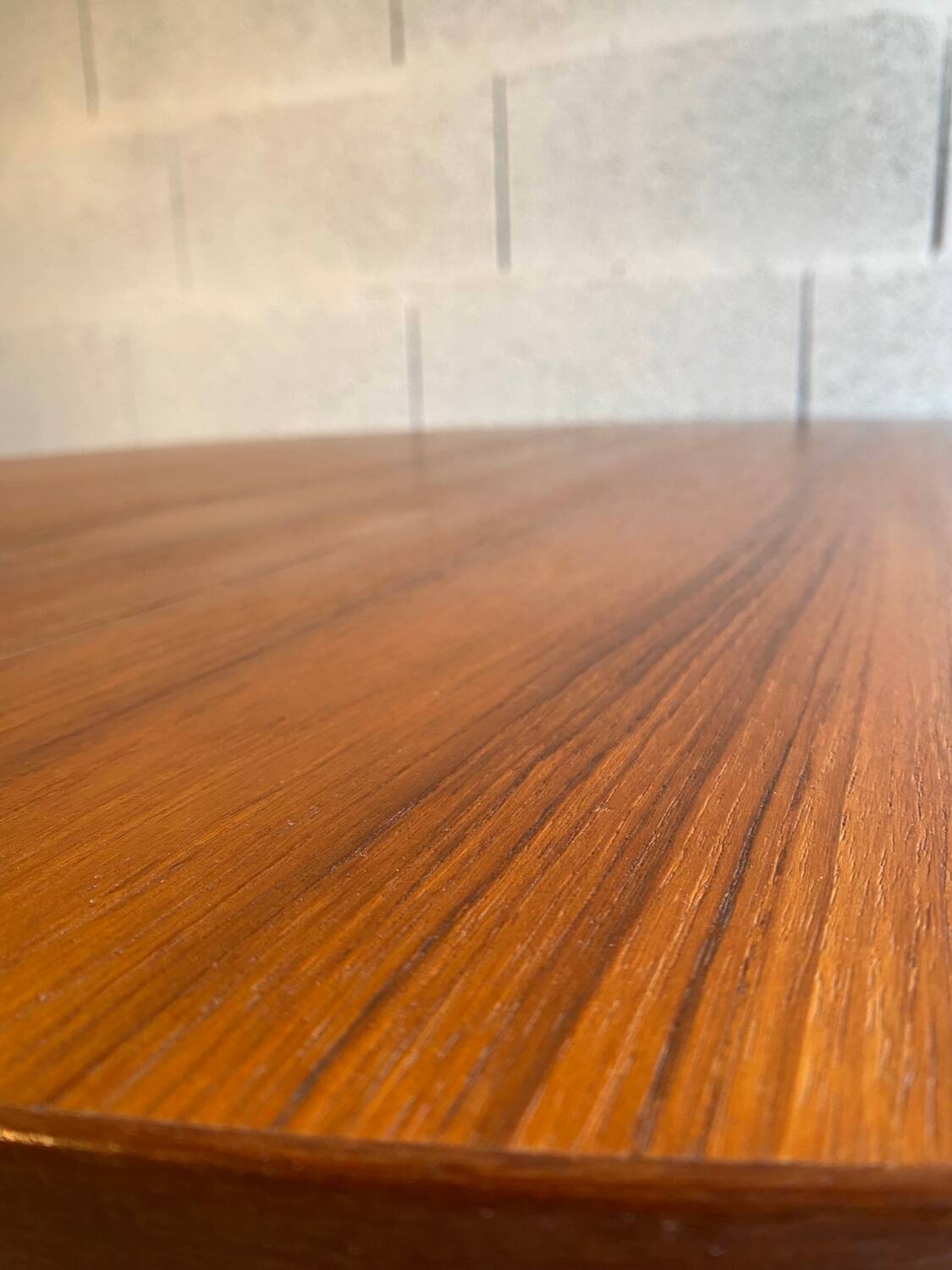 Scandinavian round table