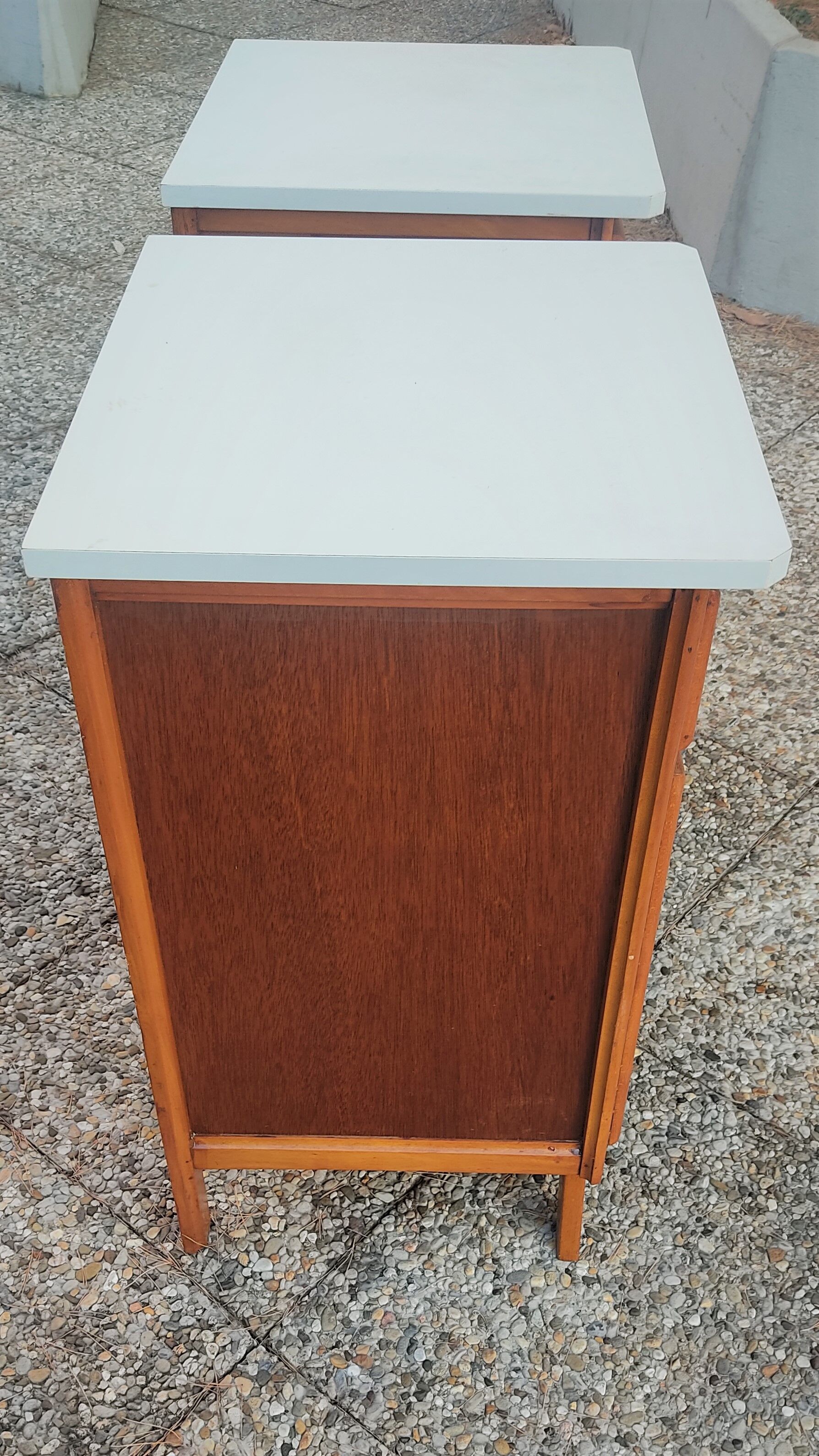 Pair of oak bedside tables, a. 1950; compass base, vintage retro design