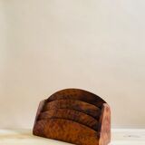 Elm magnifying glass letter carrier