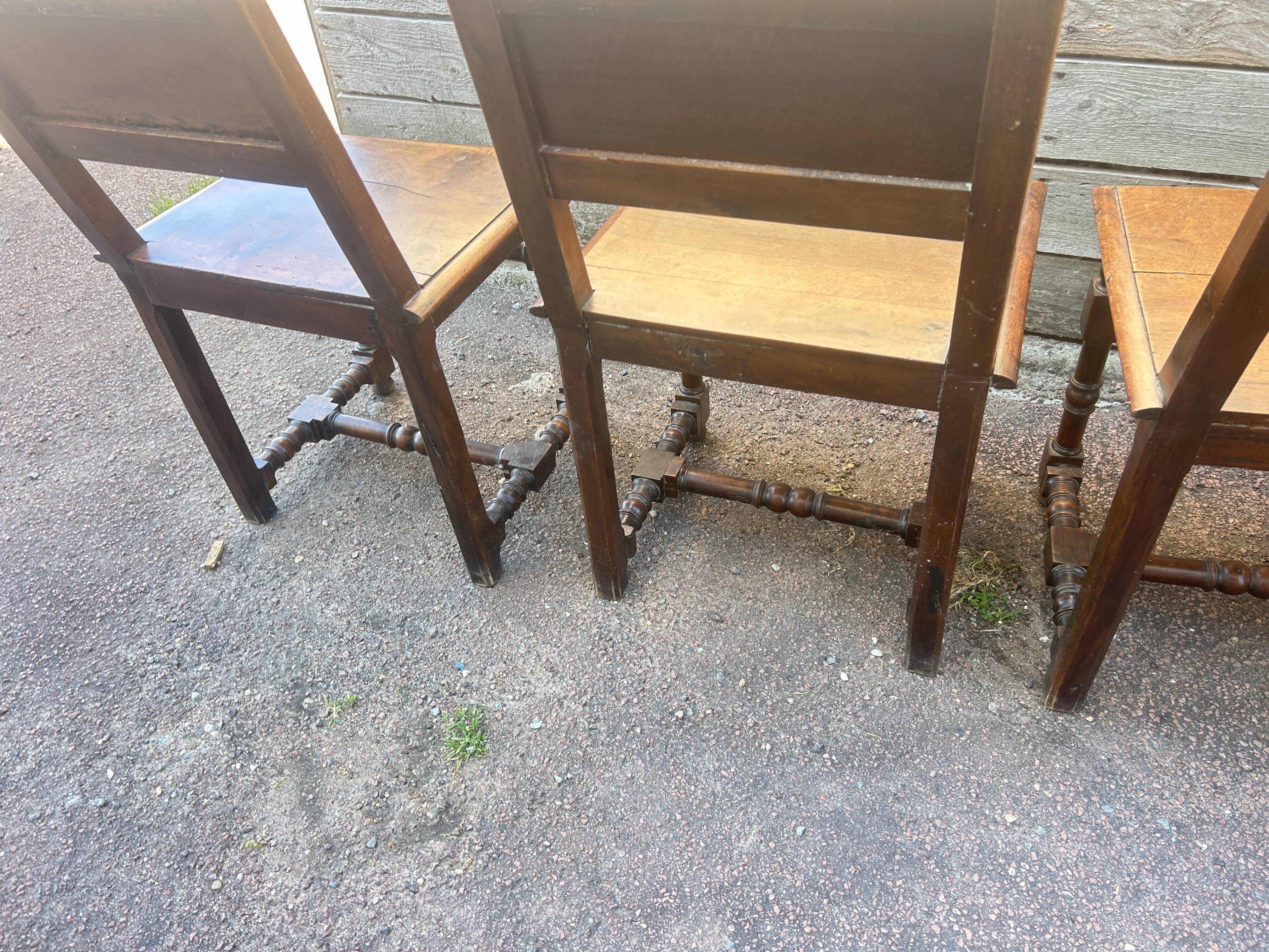 Lot de 5 Chaises en bois de style Louis XIII