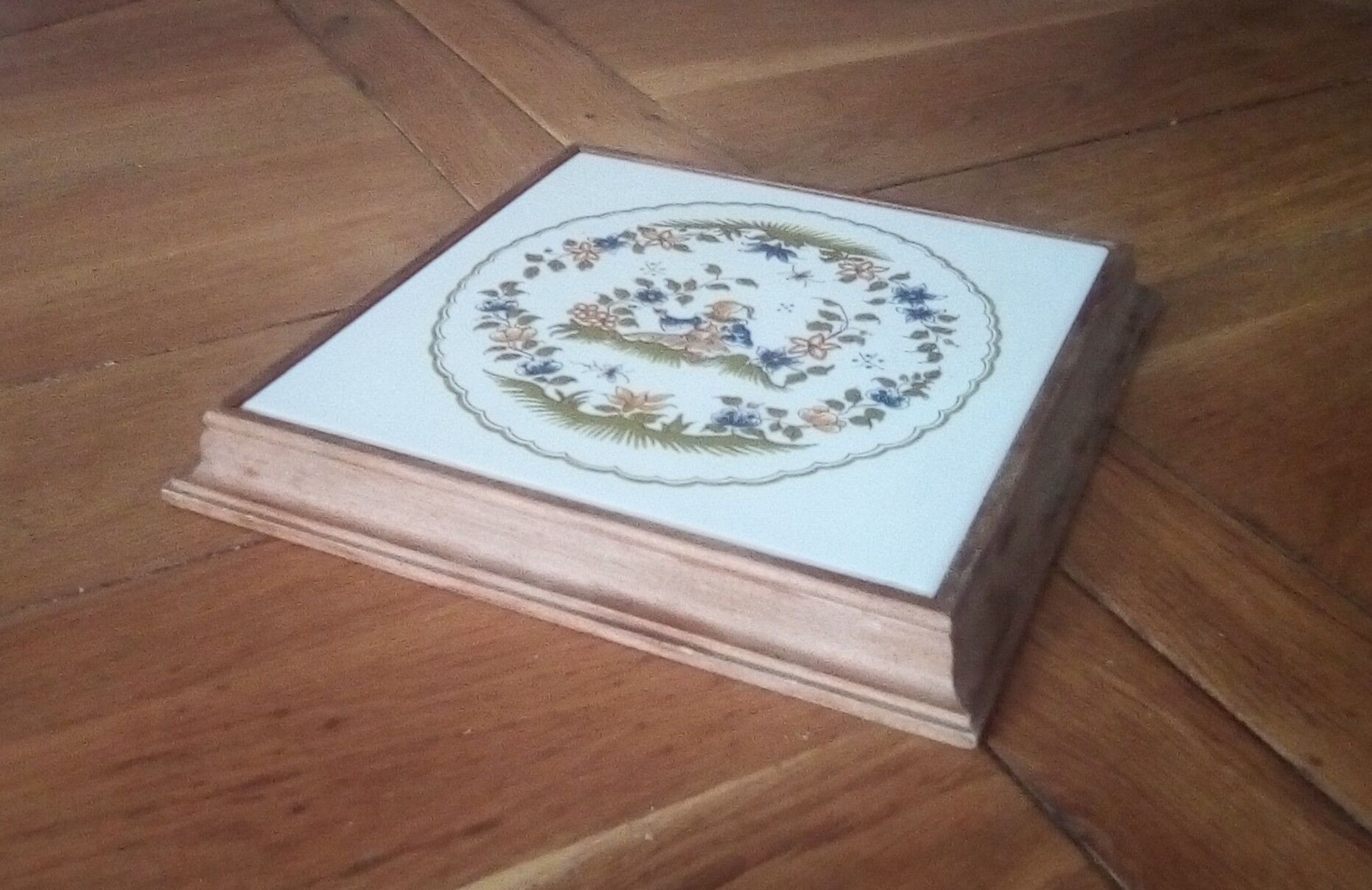 Underside of Provençal dish