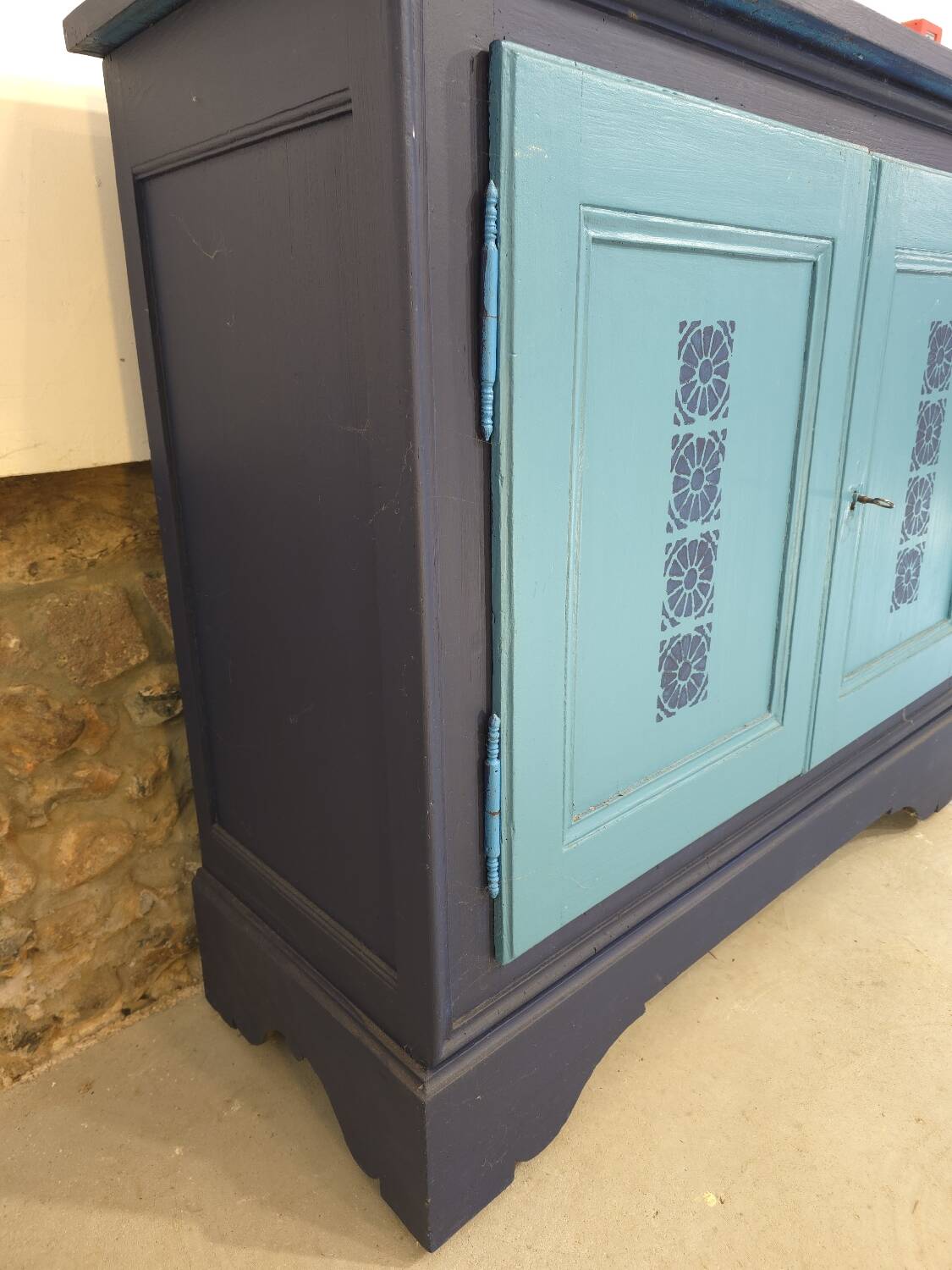 2-door wooden sideboard, 1930