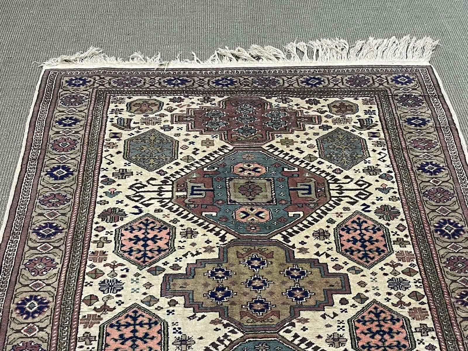 Handmade Iranian wool rug - 1.90m x 1.25m