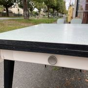 Table et chaises Formica