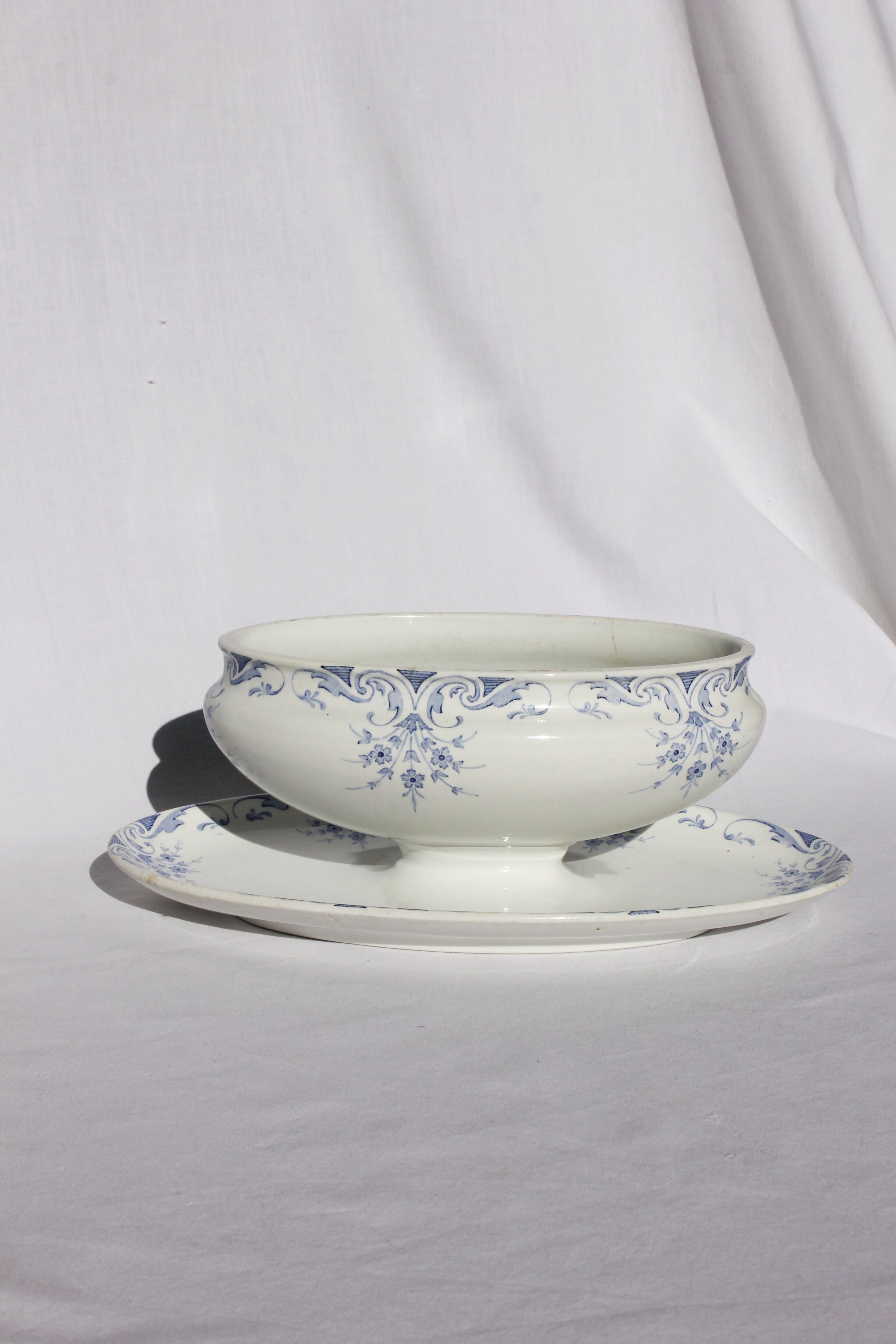 Iron clay sauce boat "Sans Gêne" KG Lunéville