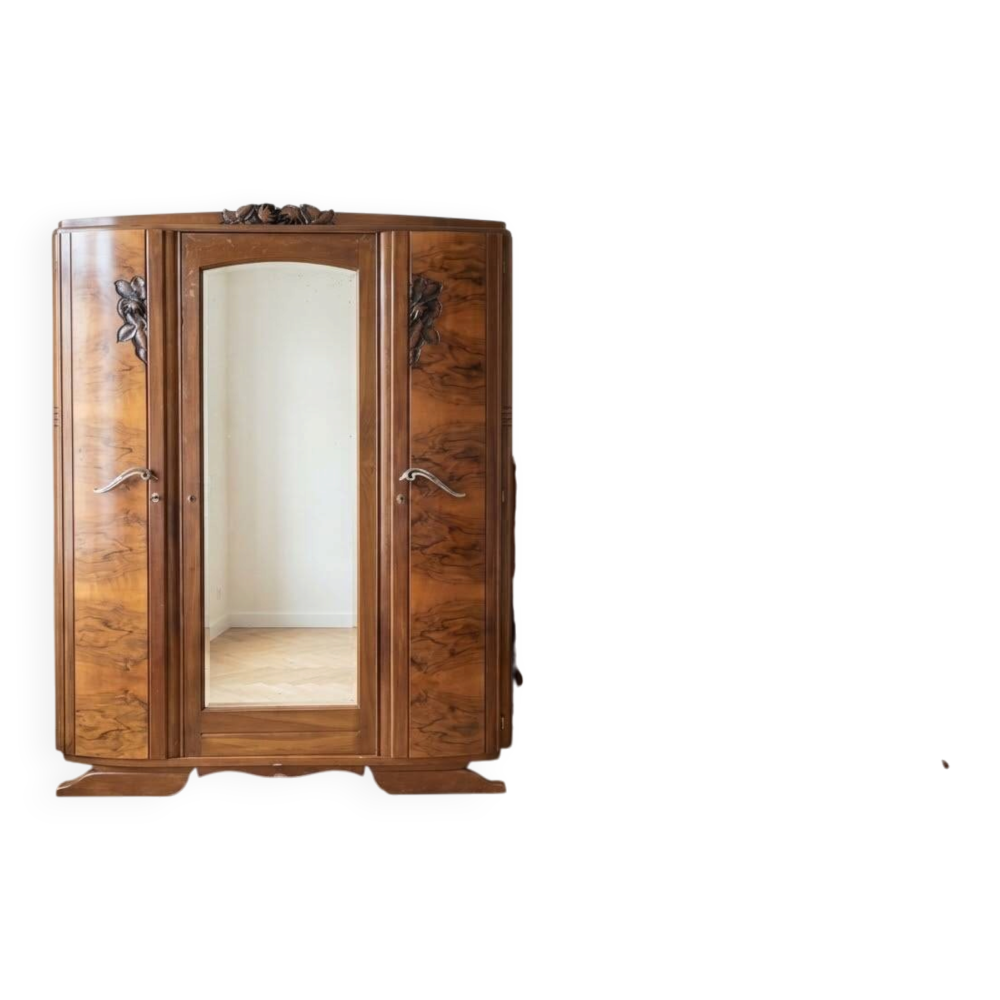 Walnut bedroom set: wardrobe and bed in solid wood.