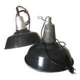 Paire de lampes suspensions émaillées 1950