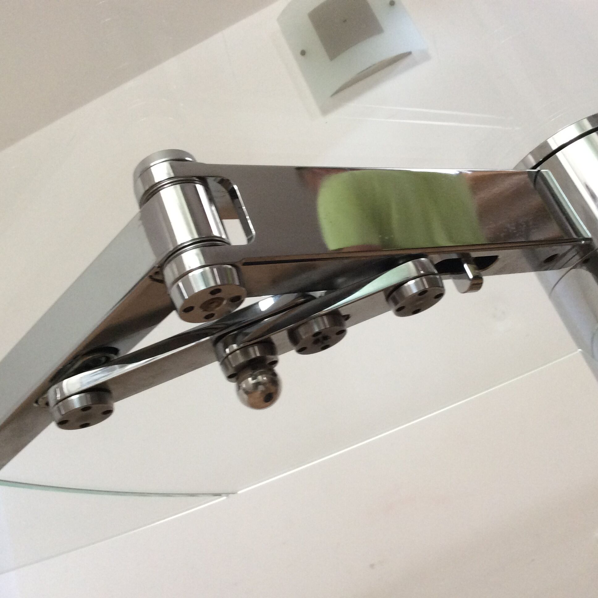 Groove extendable design dining table in tempered glass and chromed steel